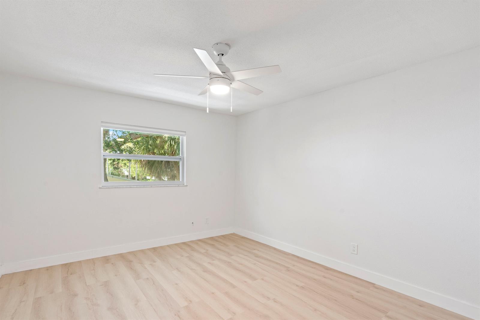 Ver detalles / 6 sq. ft. $ 2026-06-17 0 foto