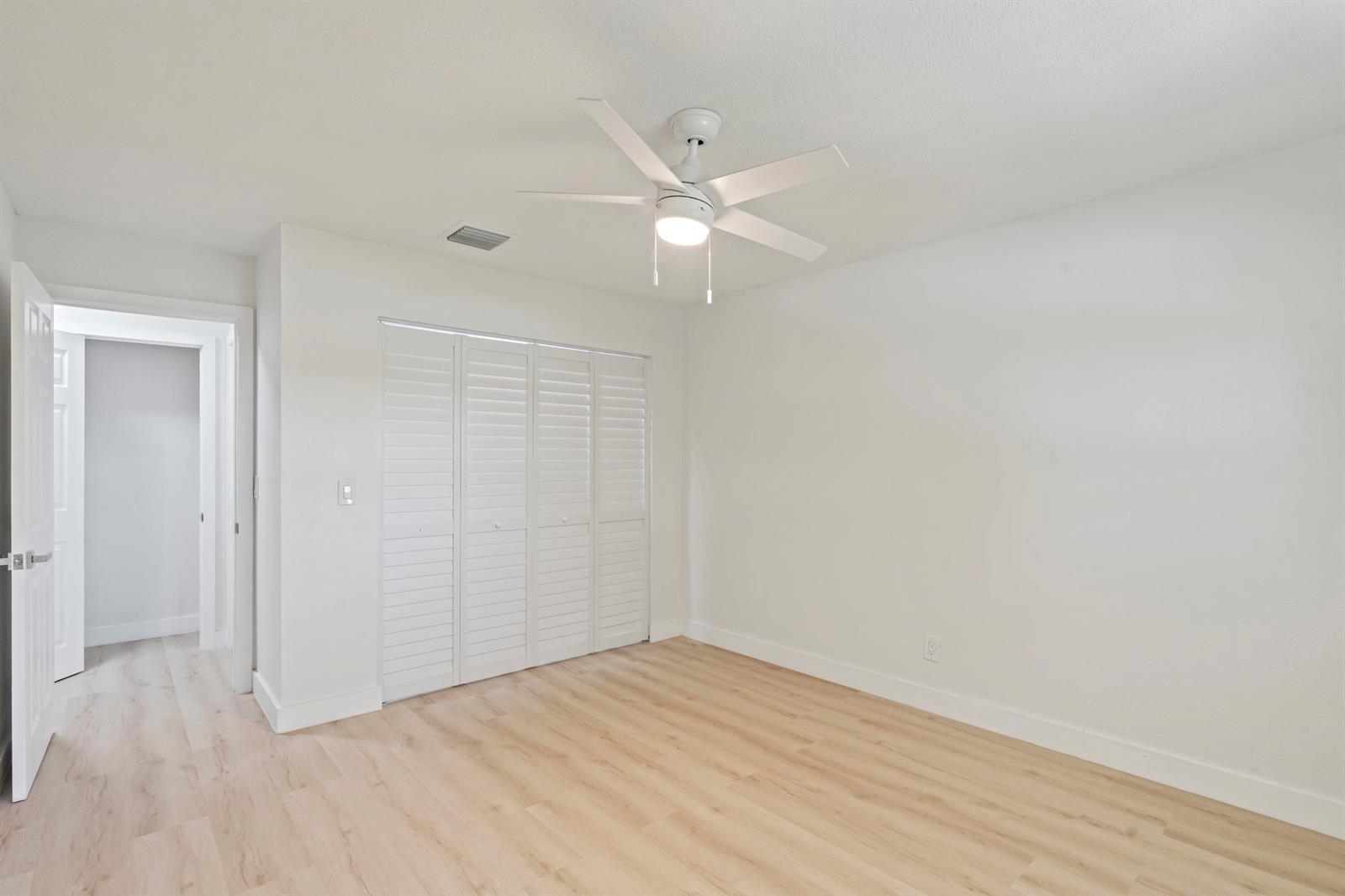 Ver detalles / 6 sq. ft. $ 2026-06-17 0 foto