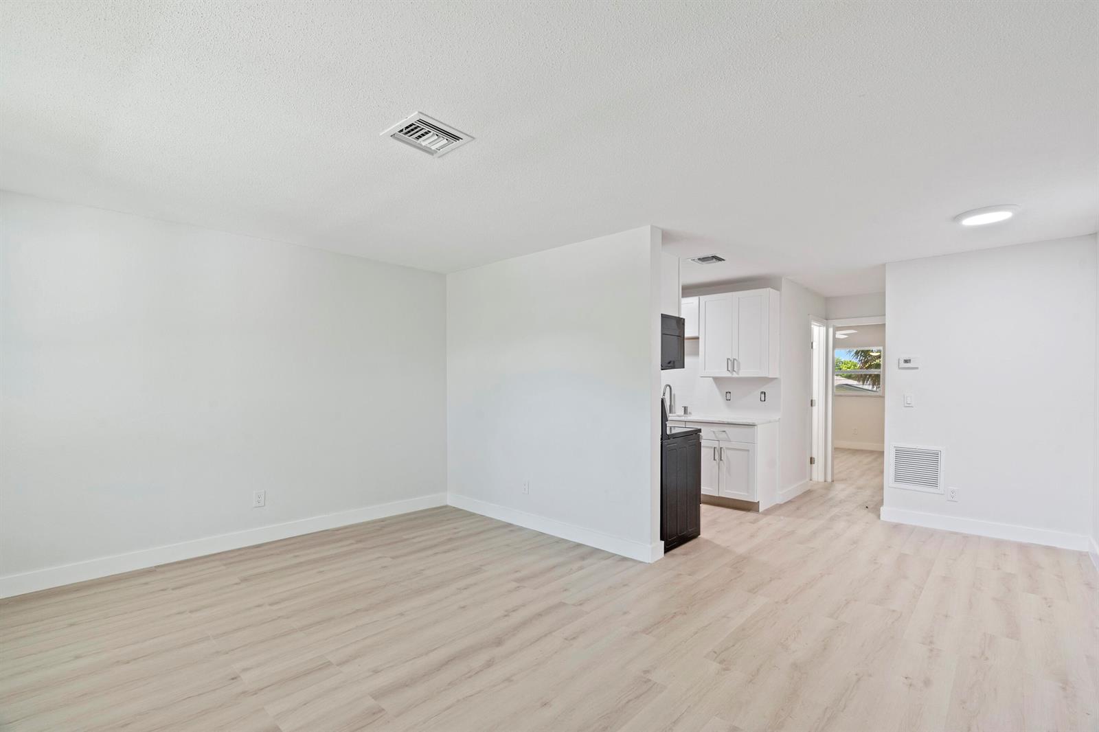 Ver detalles / 6 sq. ft. $ 2026-06-17 0 foto