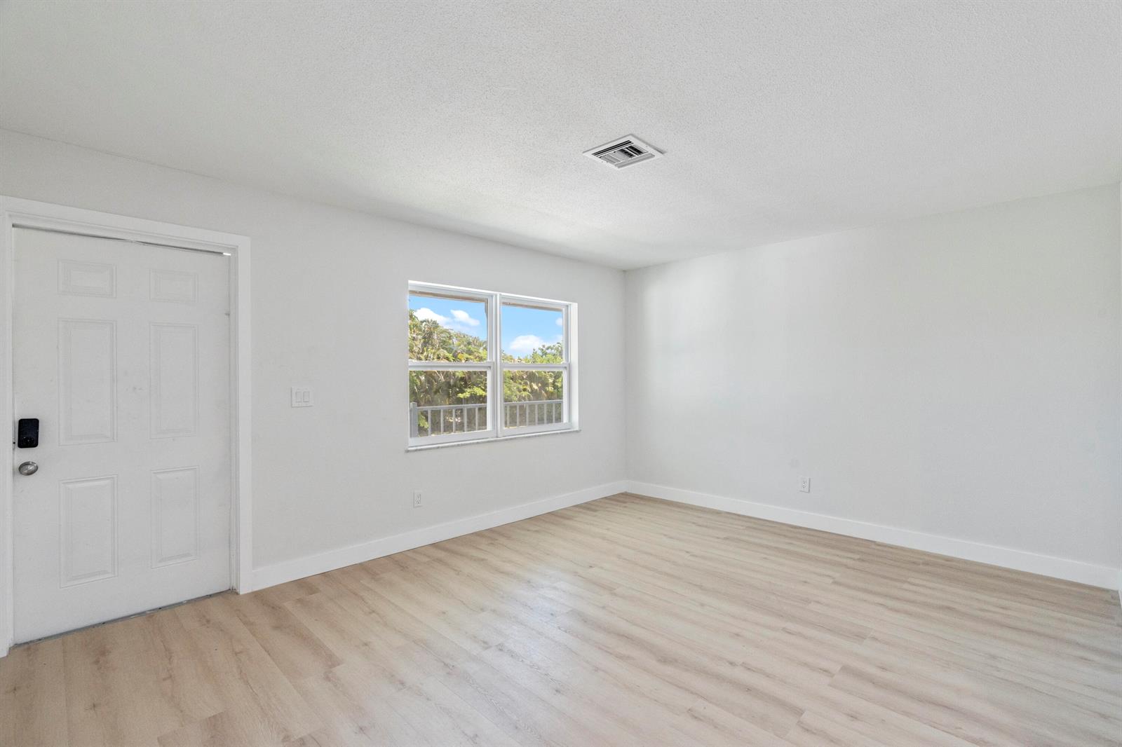 Ver detalles / 6 sq. ft. $ 2026-06-17 0 foto