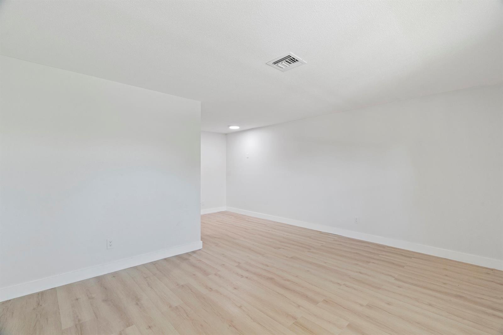 Ver detalles / 6 sq. ft. $ 2026-06-17 0 foto