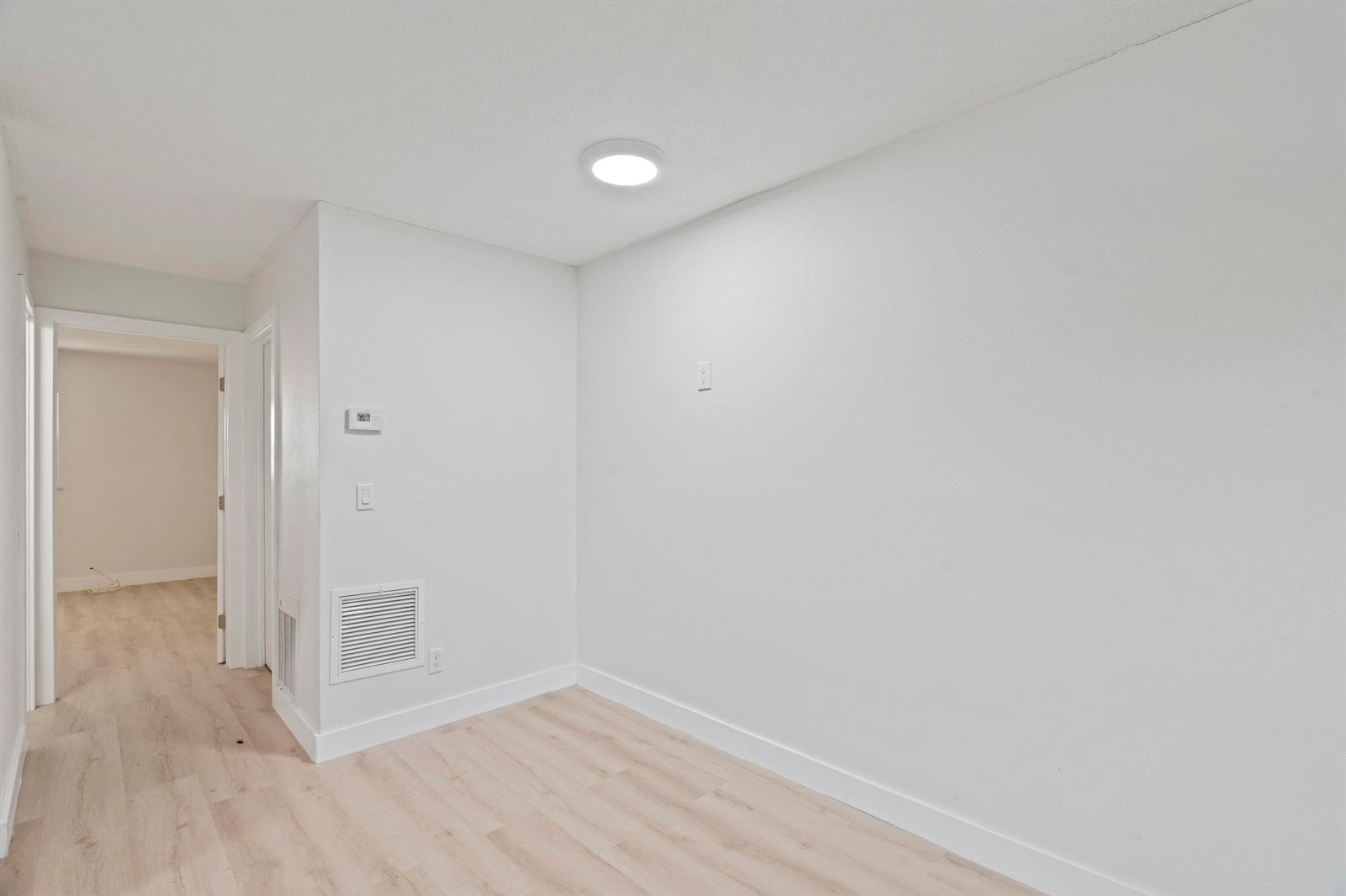 Ver detalles / 6 sq. ft. $ 2026-06-17 0 foto