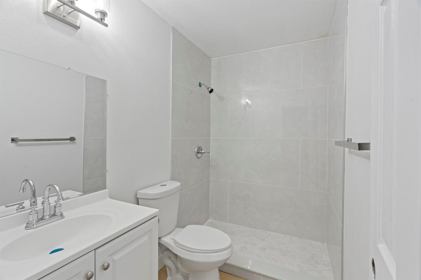 Ver detalles / 6 sq. ft. $ 2026-06-17 0 foto