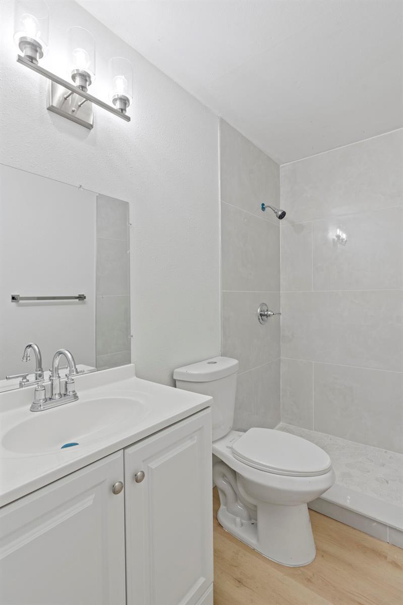 Ver detalles / 6 sq. ft. $ 2026-06-17 0 foto