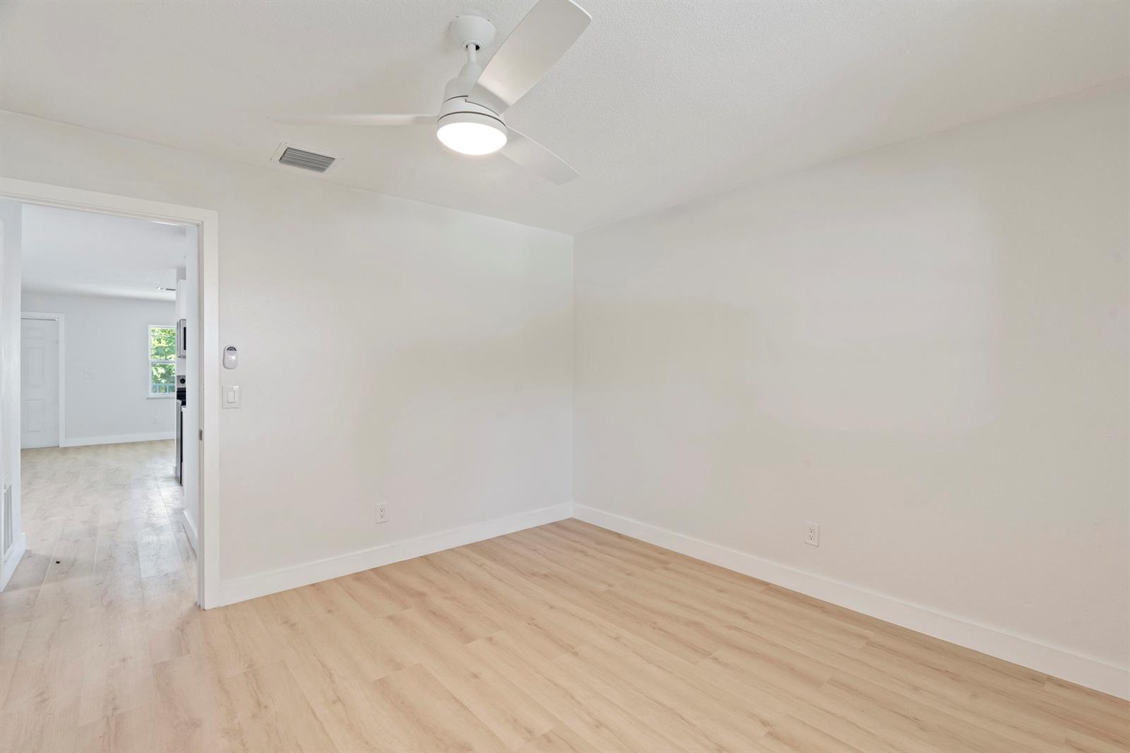 Ver detalles / 6 sq. ft. $ 2026-06-17 0 foto