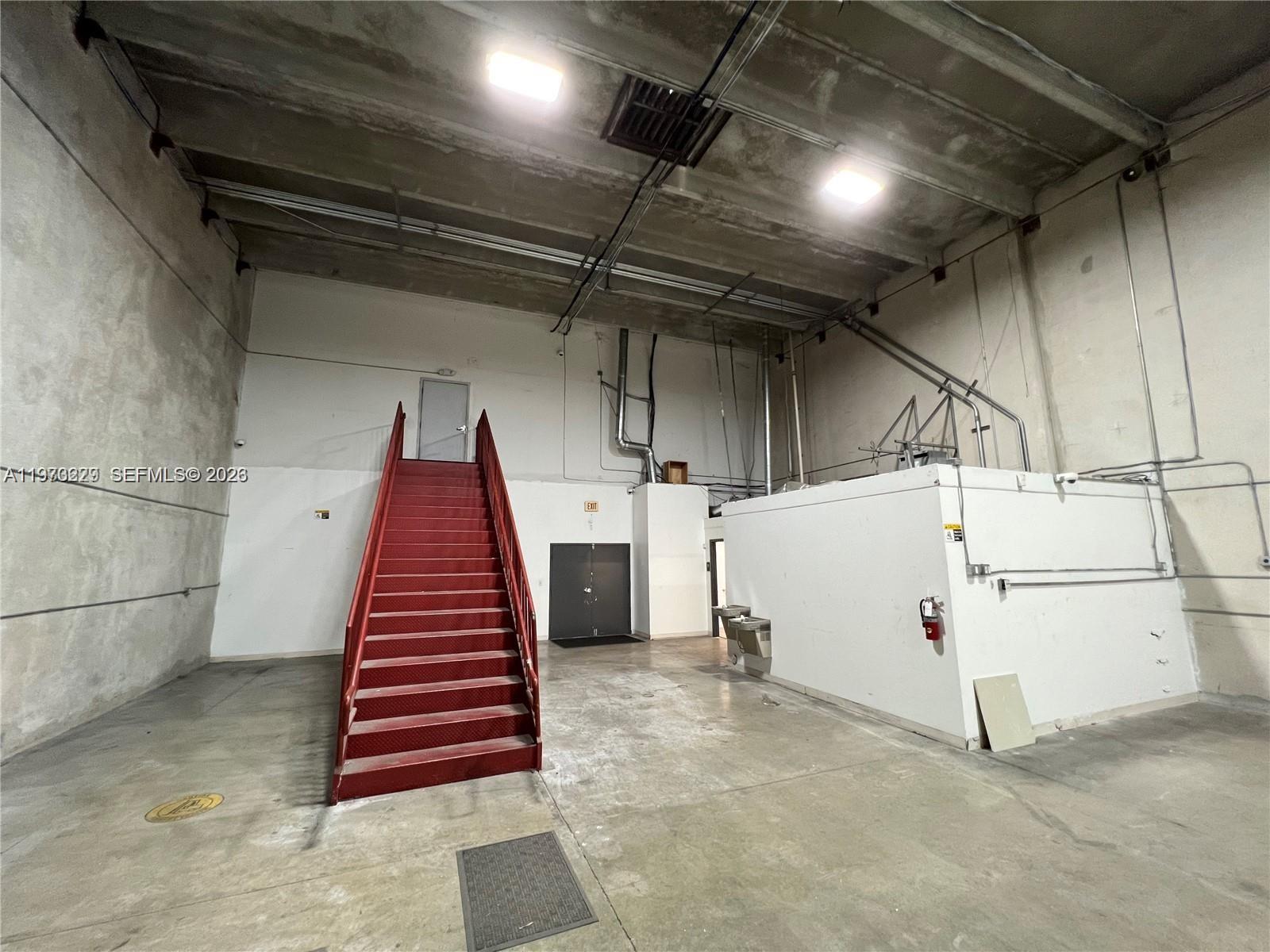 2  /   кв.футов $ 2026-02-27 0 Фото