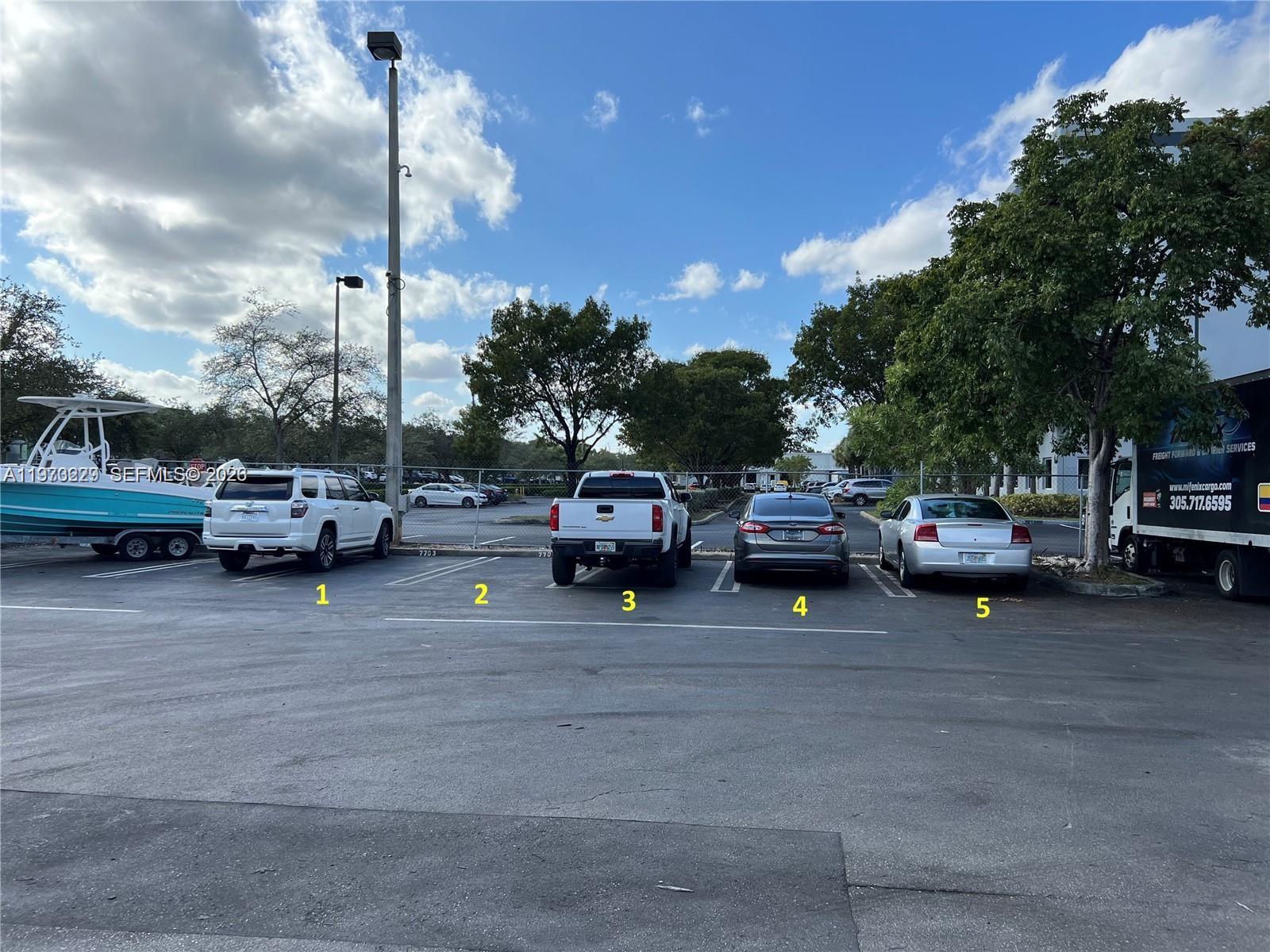 2  /   кв.футов $ 2026-02-27 0 Фото