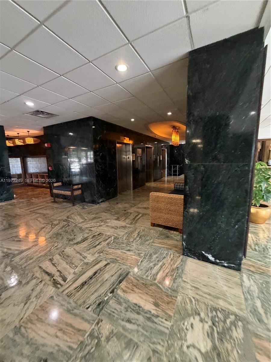 218 1 / 2 762 sq. ft. $ 2026-02-27 0 Photo