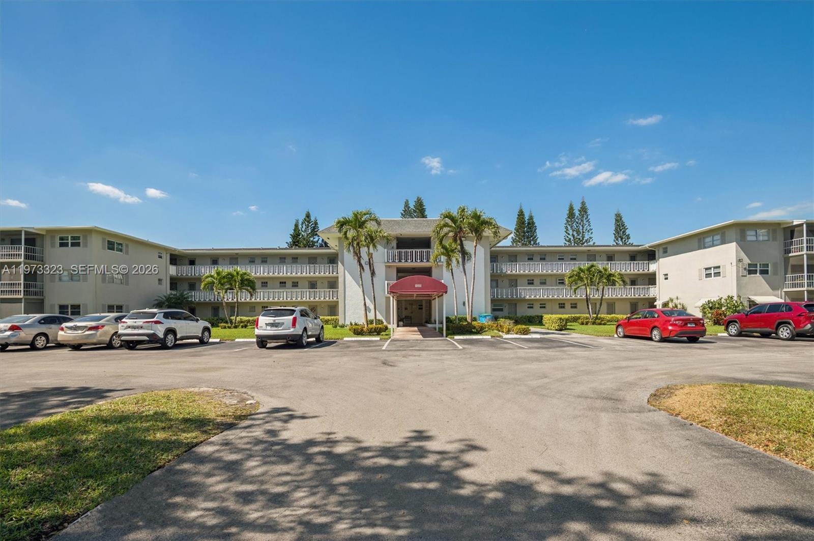 See details 303 2 / 2 899 sq. ft. $ 2026-02-27 0 Photo