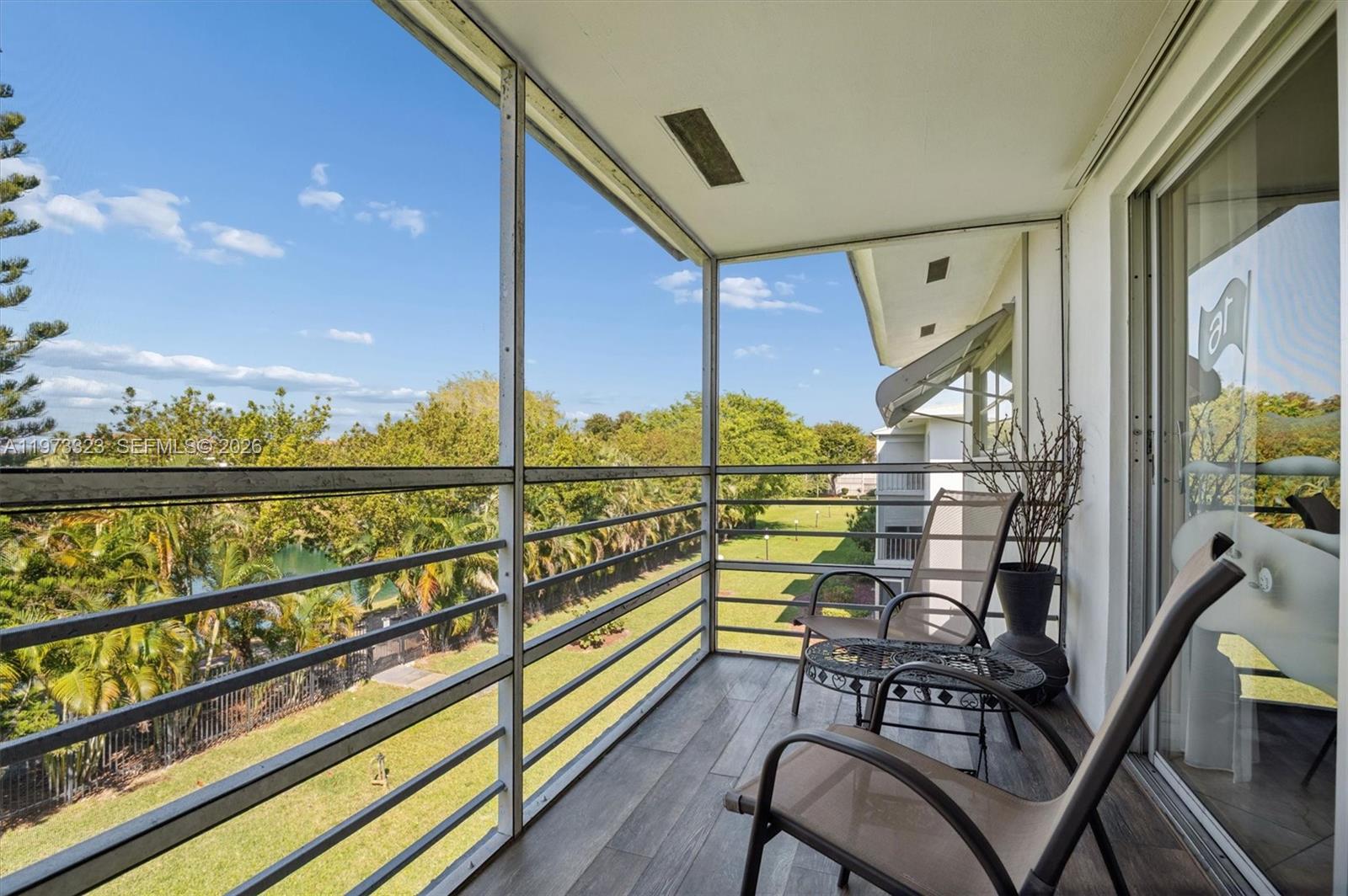 See details 303 2 / 2 899 sq. ft. $ 2026-02-27 0 Photo