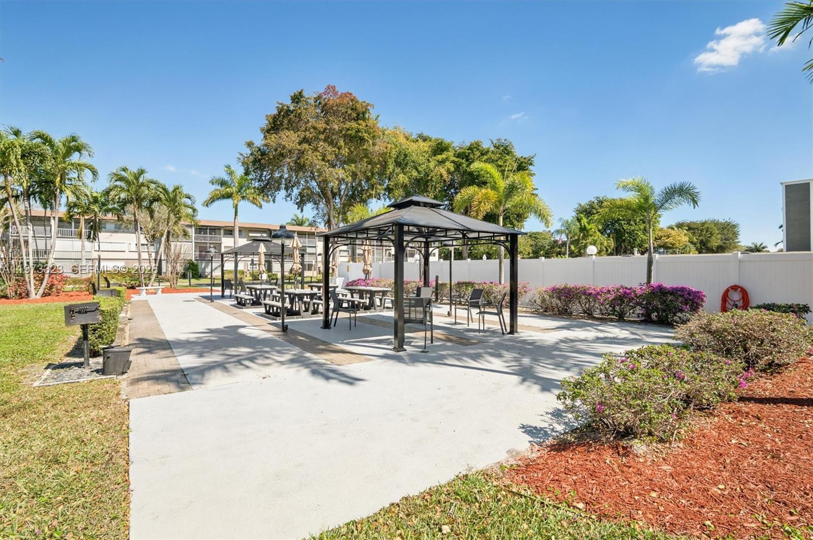 See details 303 2 / 2 899 sq. ft. $ 2026-02-27 0 Photo