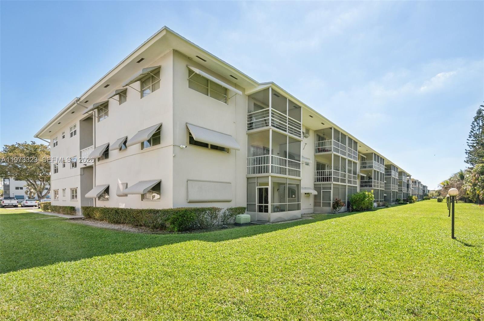 See details 303 2 / 2 899 sq. ft. $ 2026-02-27 0 Photo