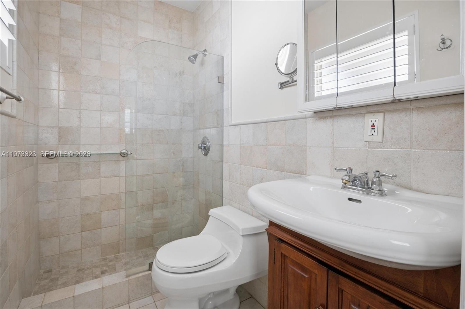 See details 303 2 / 2 899 sq. ft. $ 2026-02-27 0 Photo