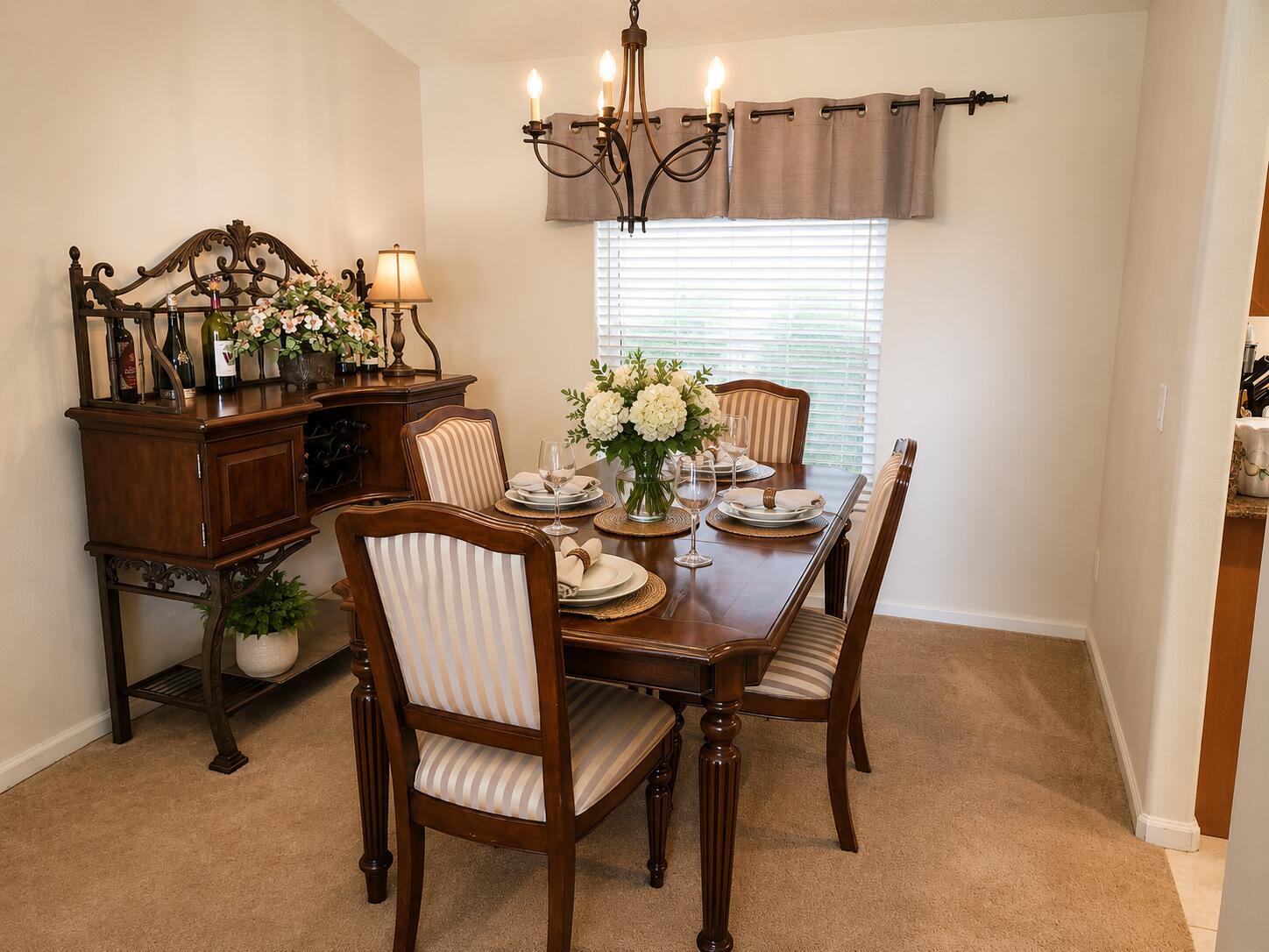 Ver detalles 542 4 / 2 1796 sq. ft. $ 2026-05-26 0 foto