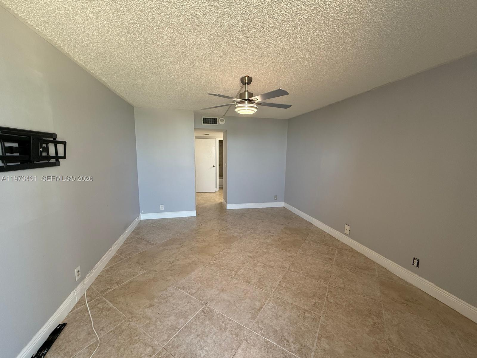 See details 610 1 / 2 991 sq. ft. $ 2026-02-27 0 Photo