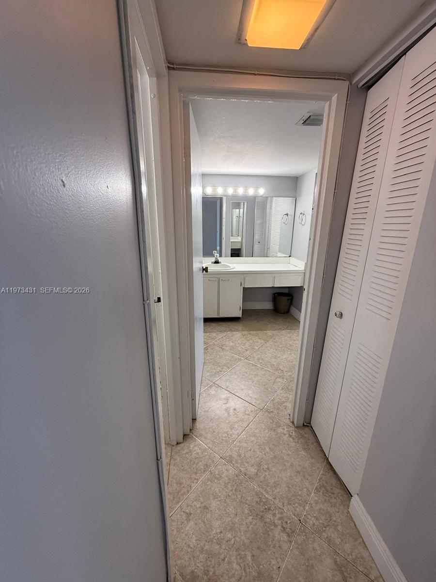 See details 610 1 / 2 991 sq. ft. $ 2026-02-27 0 Photo