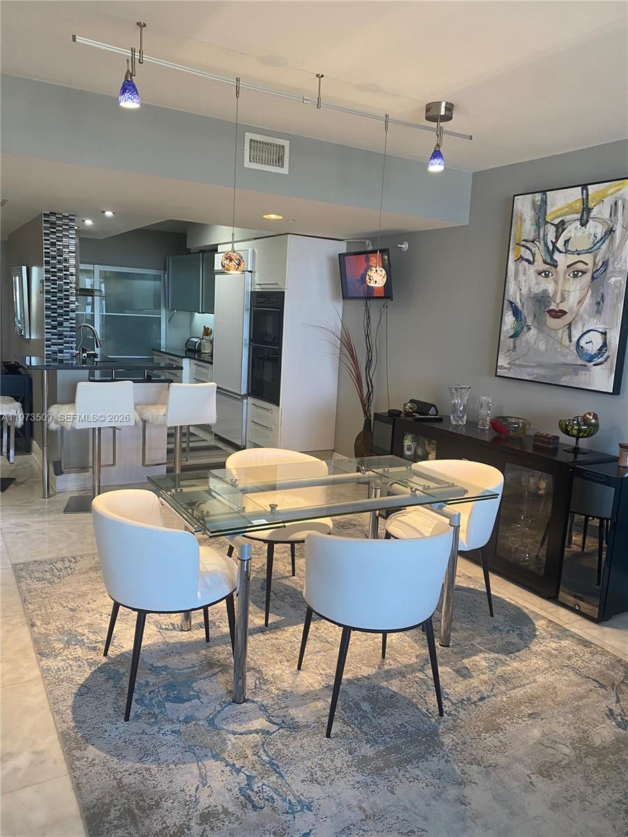 1408 3 / 3 1571 sq. ft. $ 2026-05-06 0 foto
