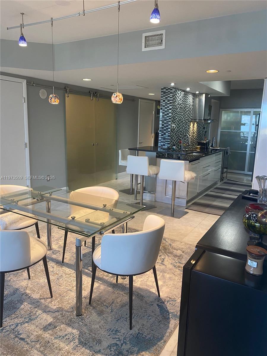 1408 3 / 3 1571 sq. ft. $ 2026-05-06 0 foto