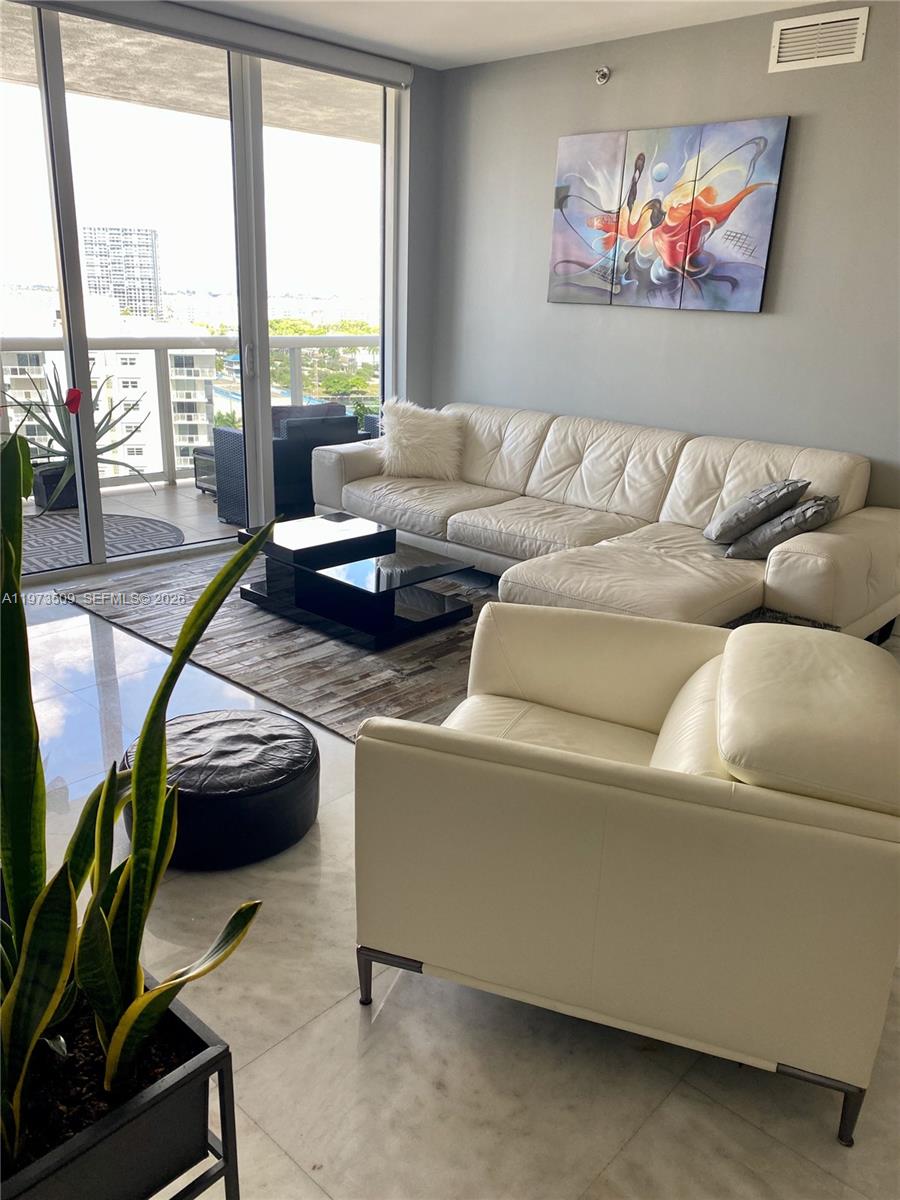 1408 3 / 3 1571 sq. ft. $ 2026-05-06 0 foto