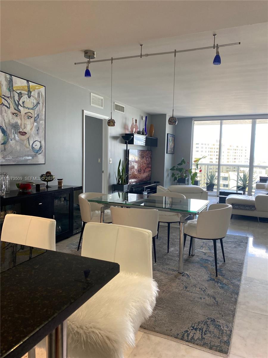 1408 3 / 3 1571 sq. ft. $ 2026-05-06 0 foto