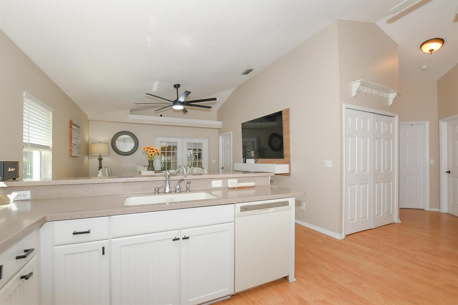 Ver detalles 8209 3 / 2 1442 sq. ft. $ 2026-06-13 0 foto