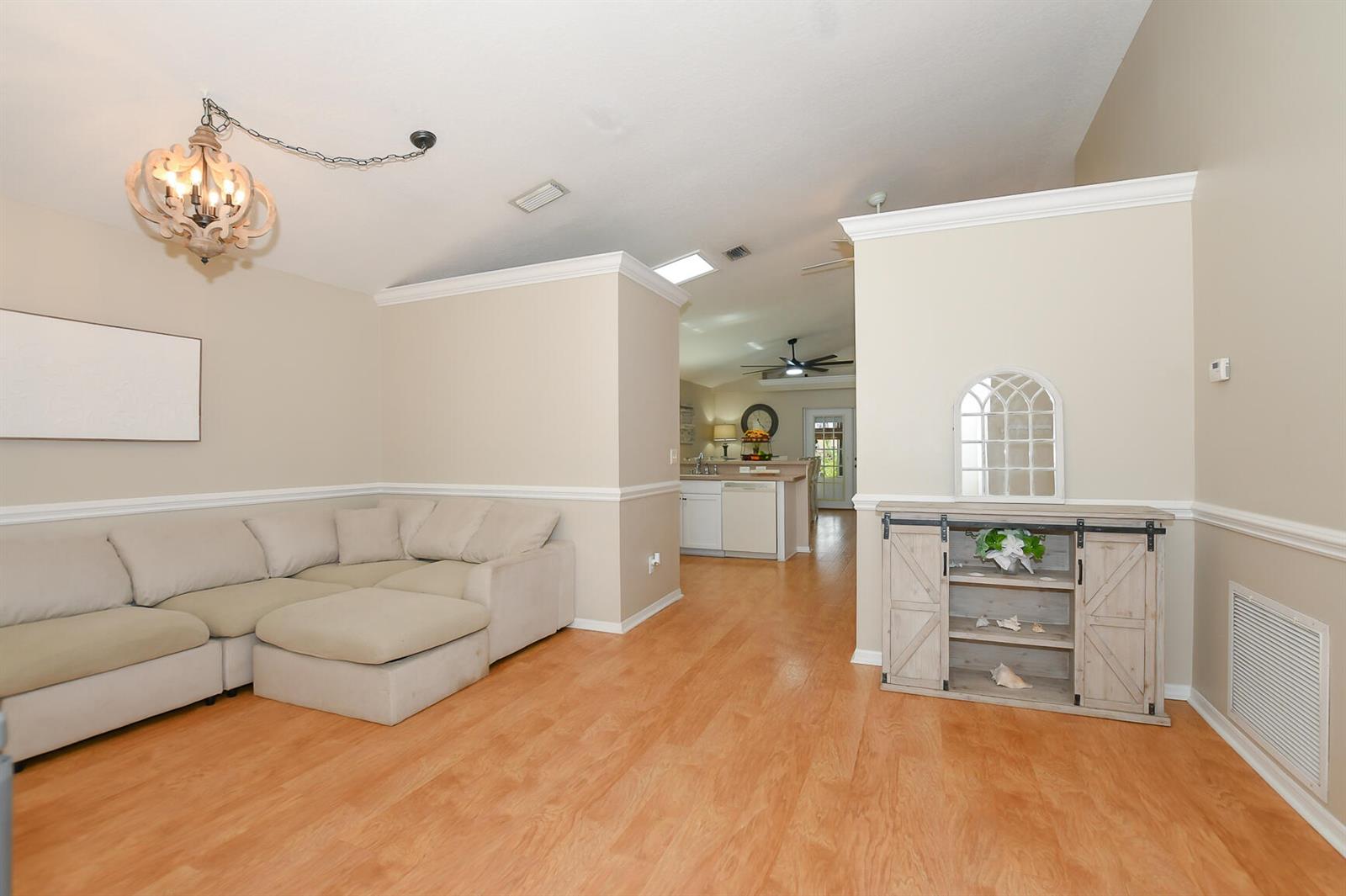 Ver detalles 8209 3 / 2 1442 sq. ft. $ 2026-06-13 0 foto