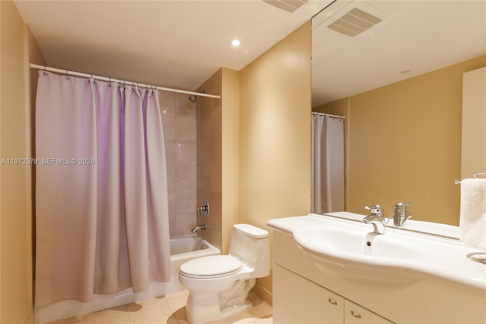 3803 3 / 3 1841 sq. ft. $ 2026-02-27 0 foto