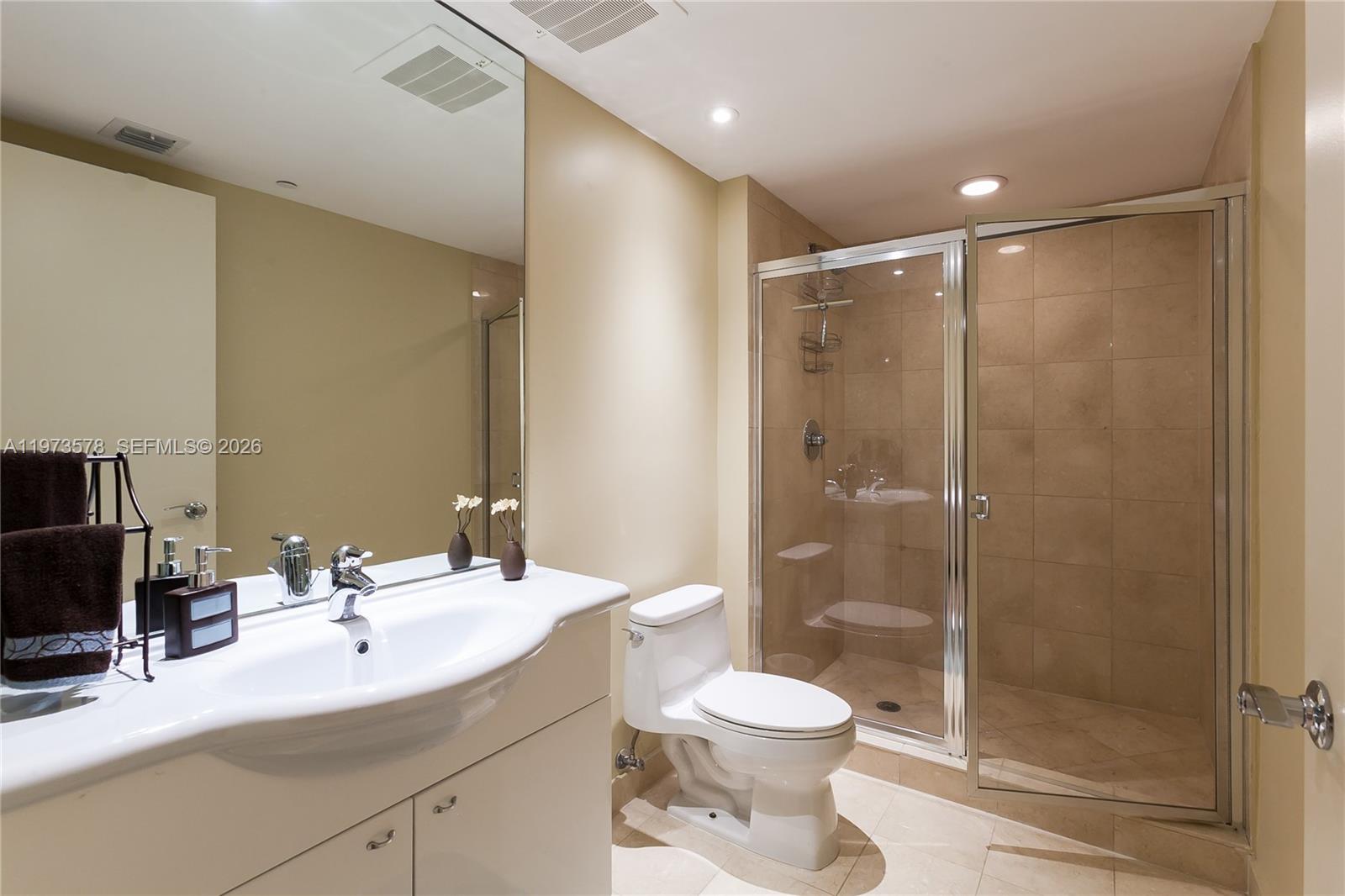 3803 3 / 3 1841 sq. ft. $ 2026-02-27 0 foto