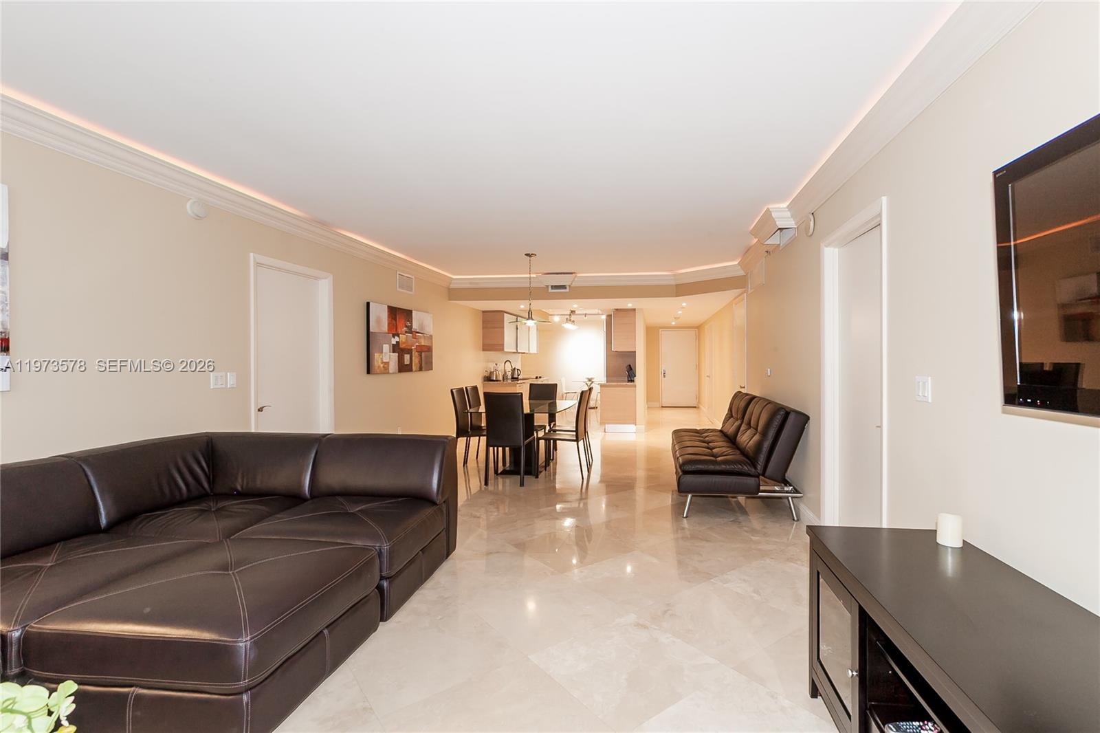 3803 3 / 3 1841 sq. ft. $ 2026-02-27 0 foto