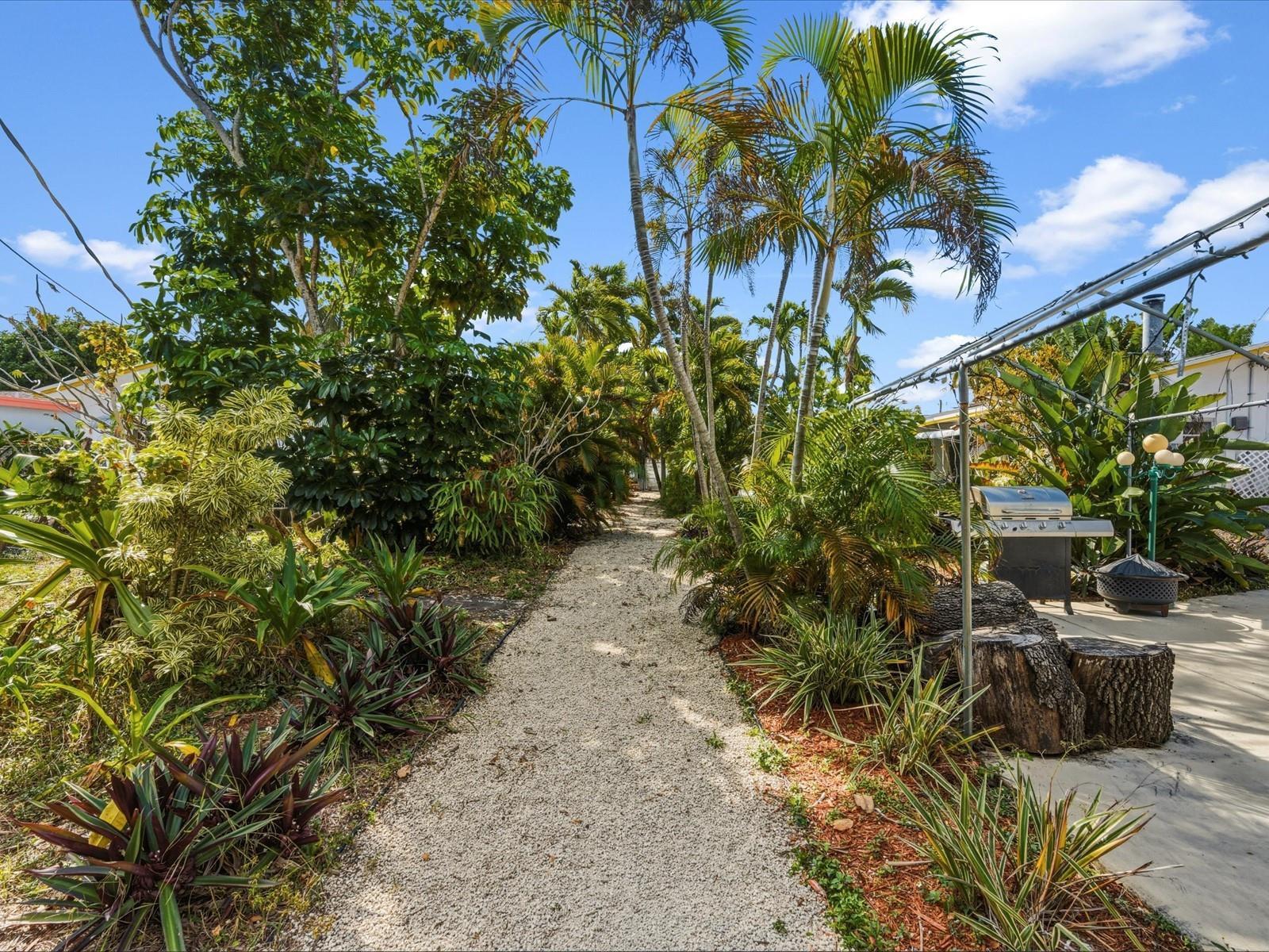   / 0 6930 sq. ft. $ 2026-06-21 0 foto