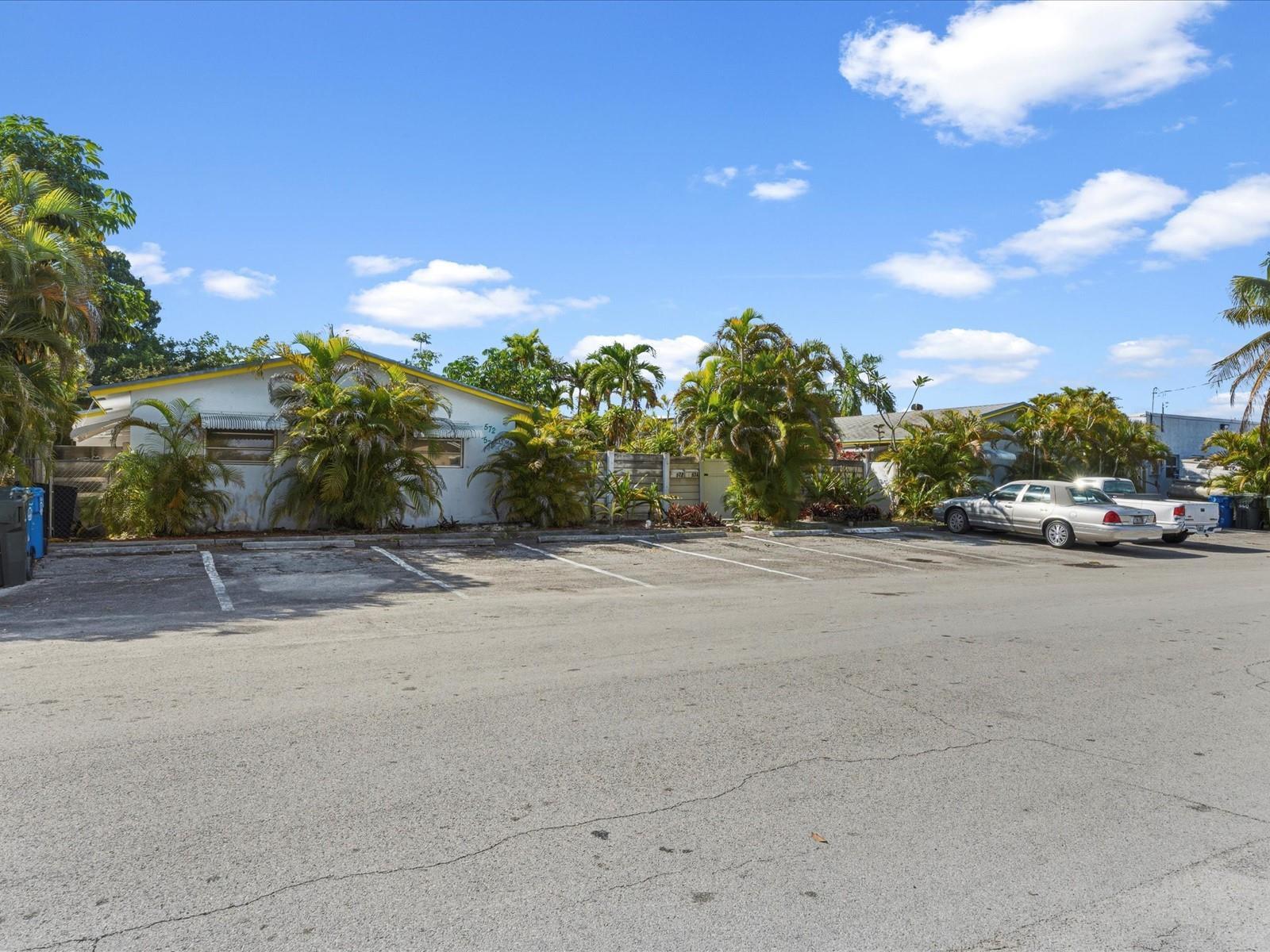   / 0 6930 sq. ft. $ 2026-06-21 0 foto