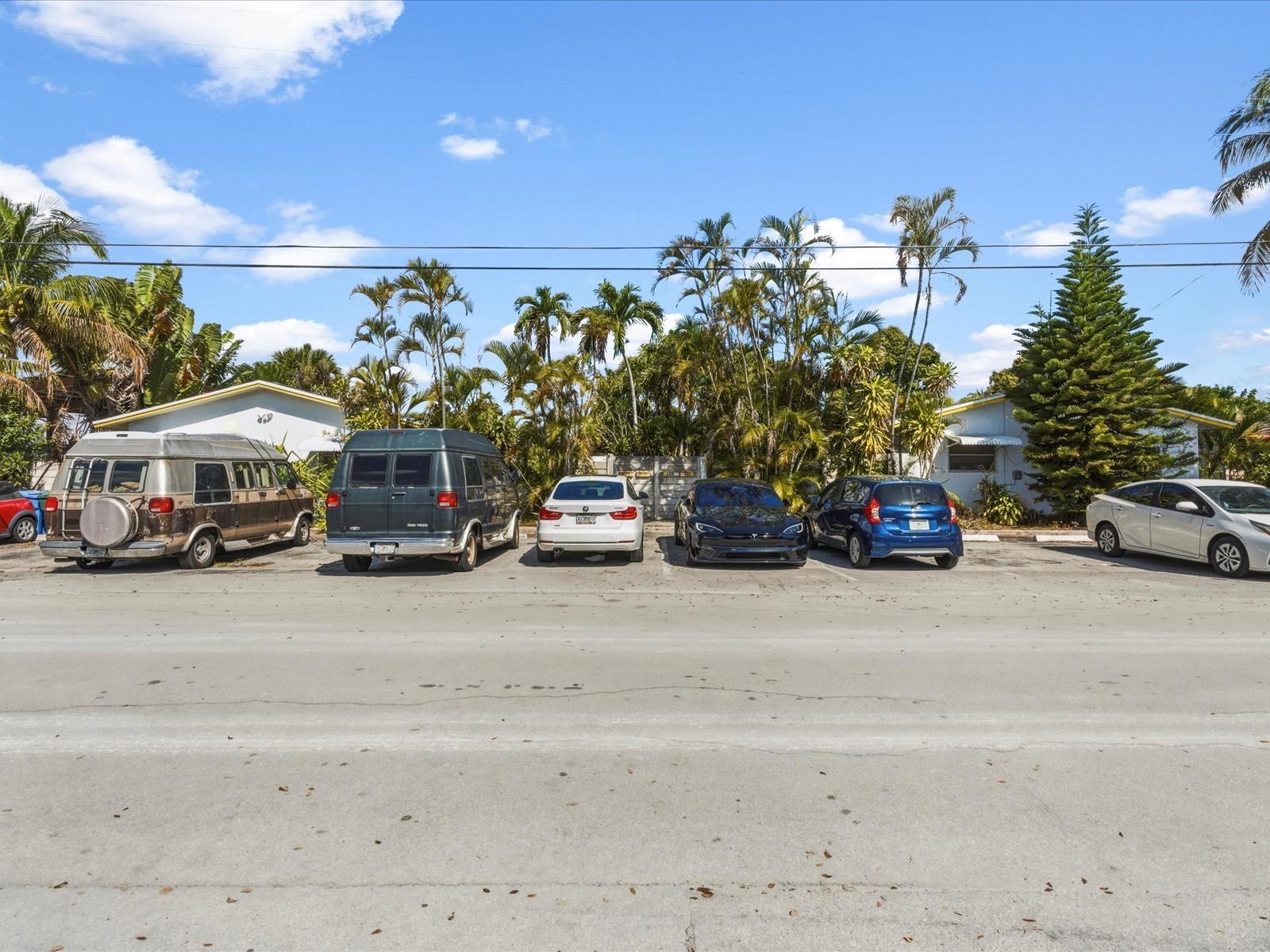   / 0 6930 sq. ft. $ 2026-06-21 0 foto