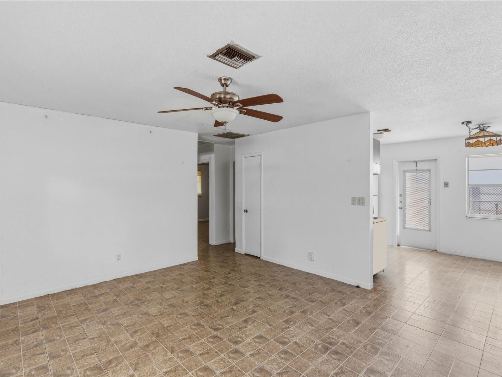   / 0 6930 sq. ft. $ 2026-06-21 0 foto