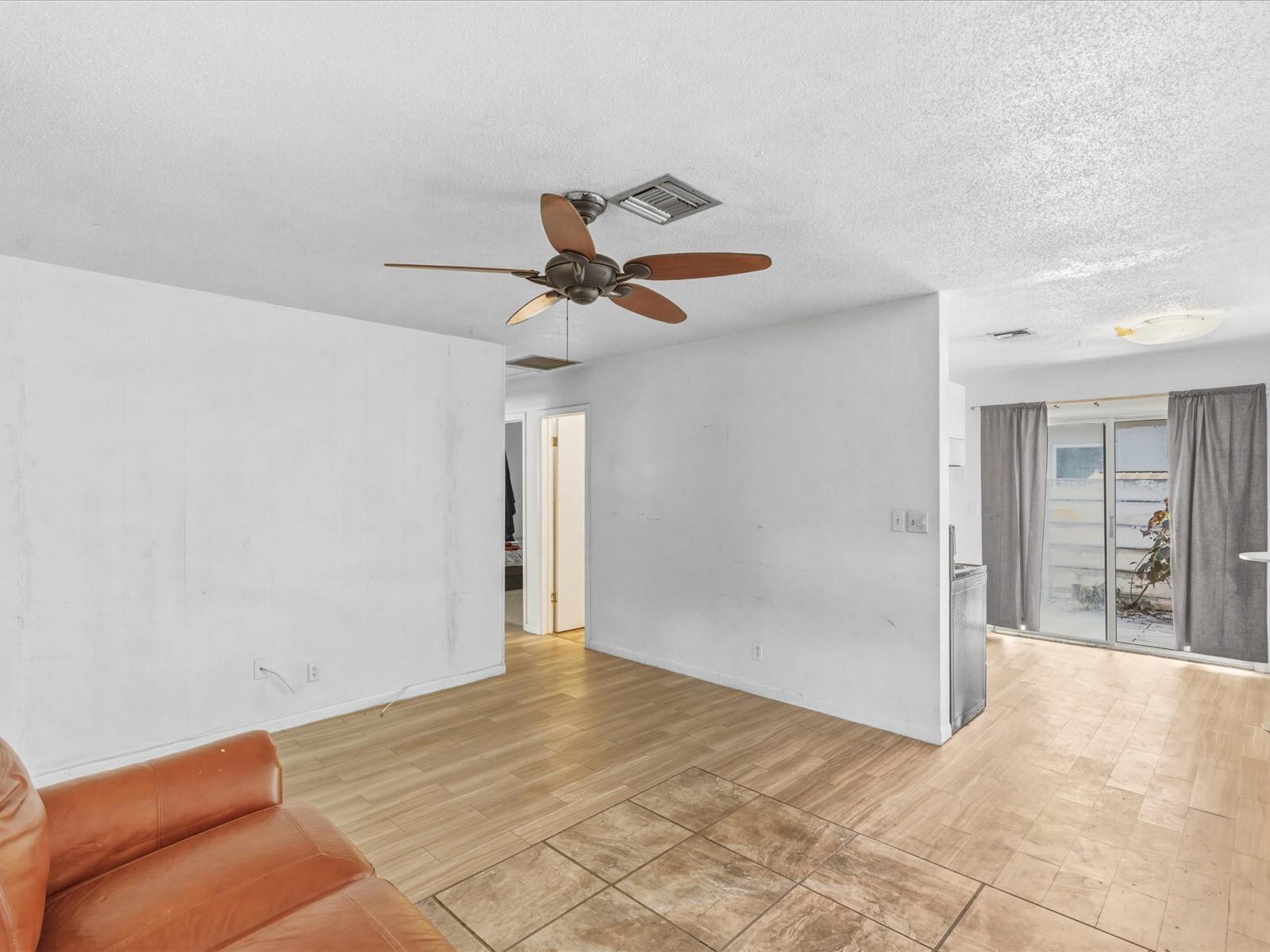   / 0 6930 sq. ft. $ 2026-06-21 0 foto