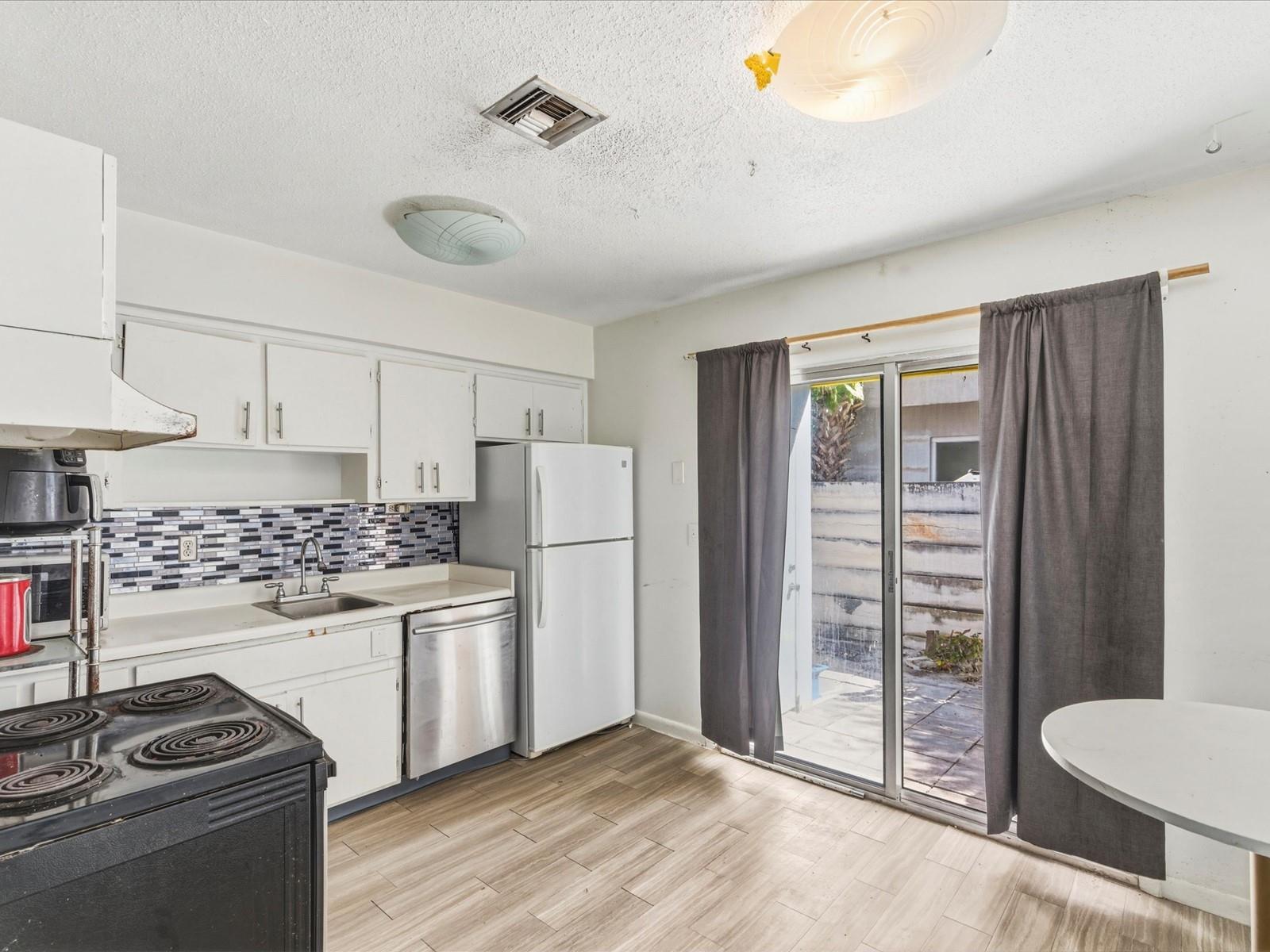   / 0 6930 sq. ft. $ 2026-06-21 0 foto