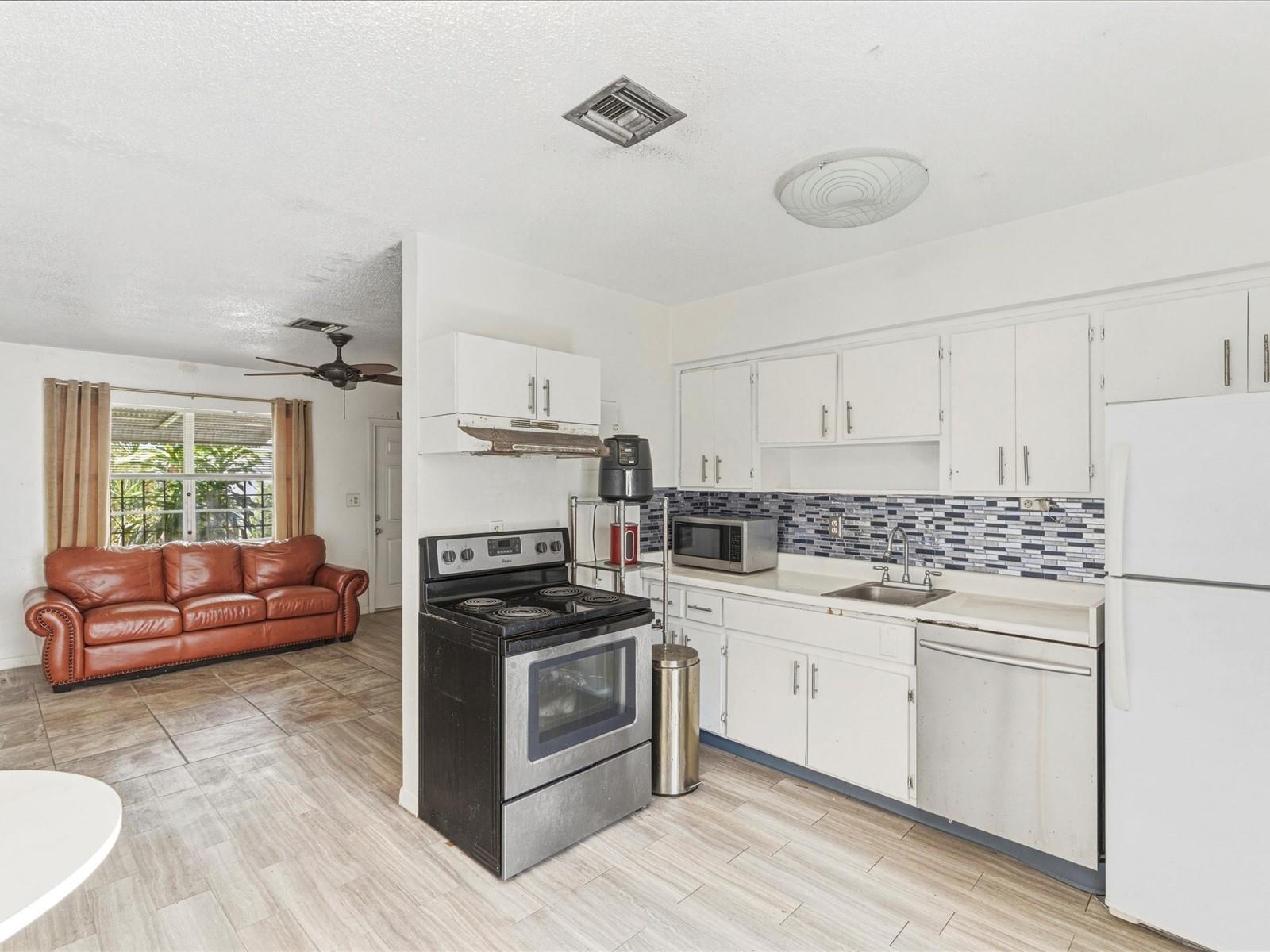   / 0 6930 sq. ft. $ 2026-06-21 0 foto