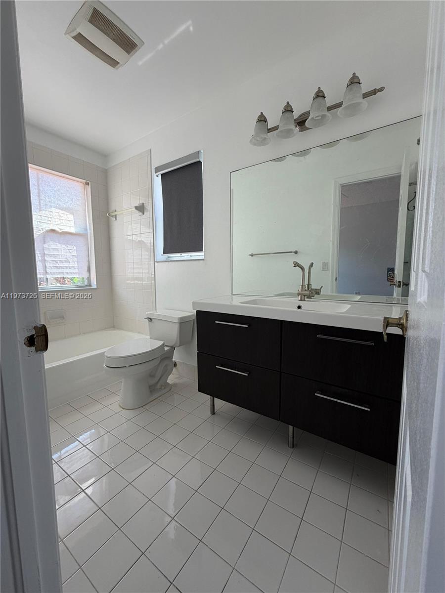 Photo of 1534 Weeping Willow Way  #1534 (1534), Hollywood, Florida, 33019 - 