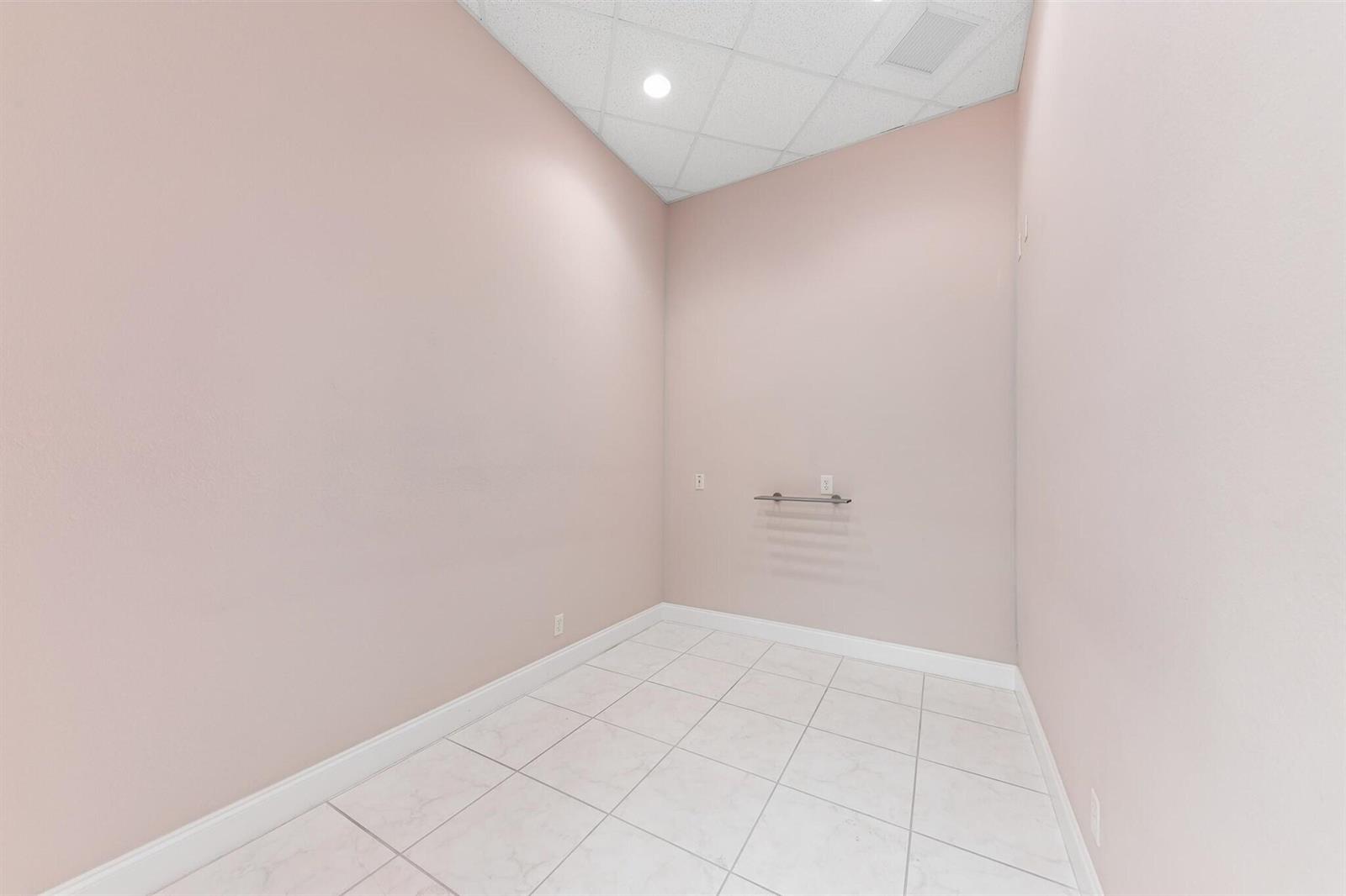 Ver detalles 11-15 / 1 sq. ft. $ 2026-06-17 0 foto