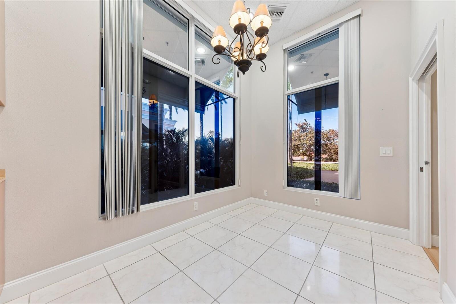 Ver detalles 11-15 / 1 sq. ft. $ 2026-06-17 0 foto
