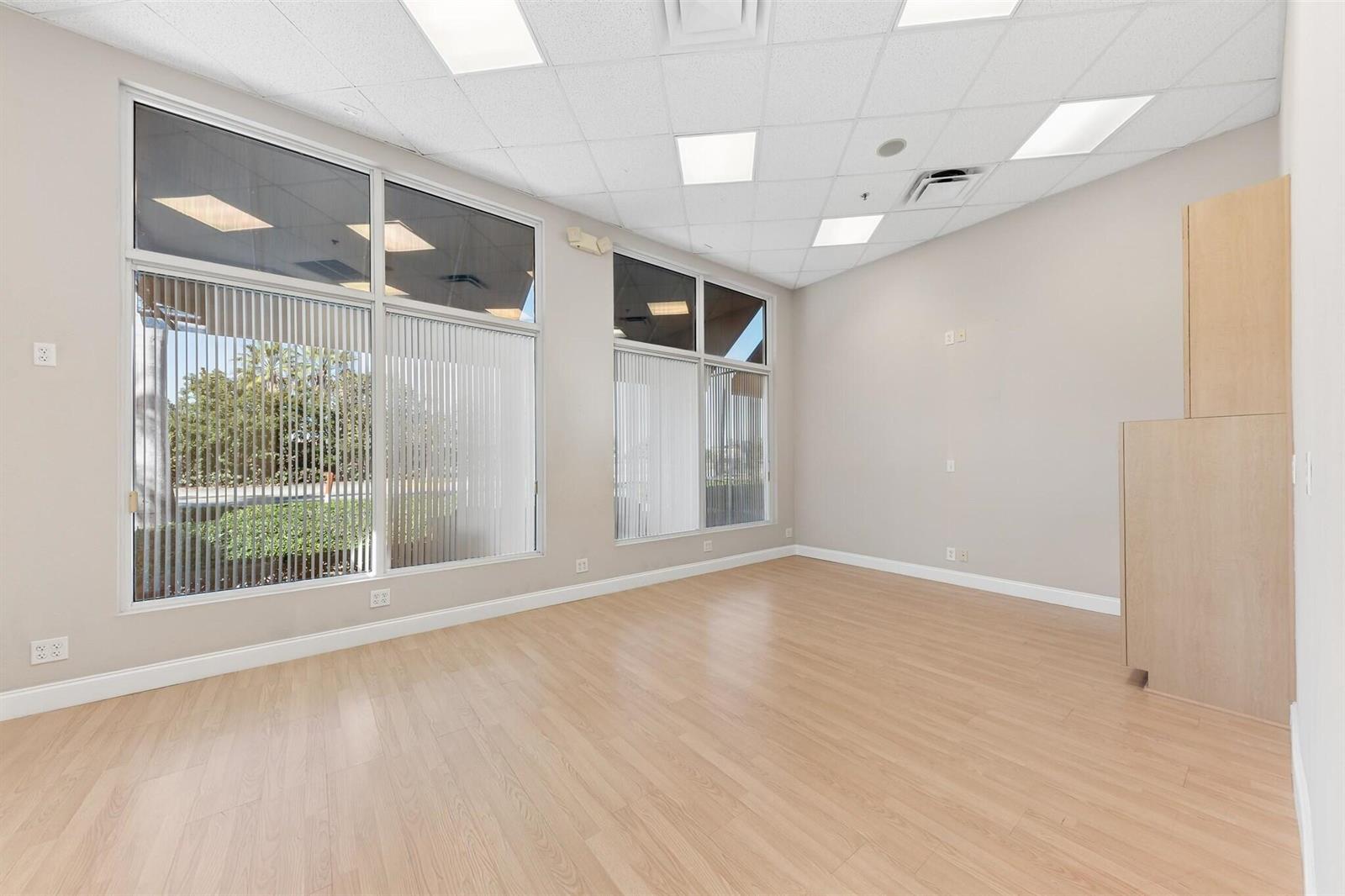 Ver detalles 11-15 / 1 sq. ft. $ 2026-06-17 0 foto