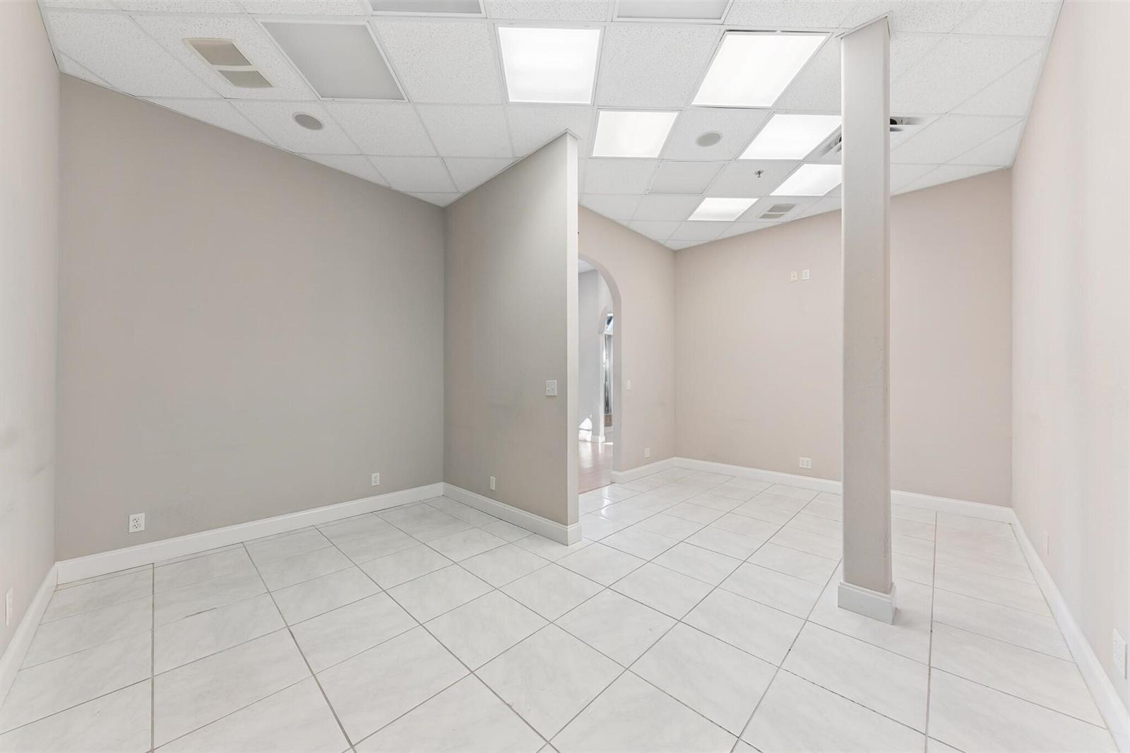 Ver detalles 11-15 / 1 sq. ft. $ 2026-06-17 0 foto