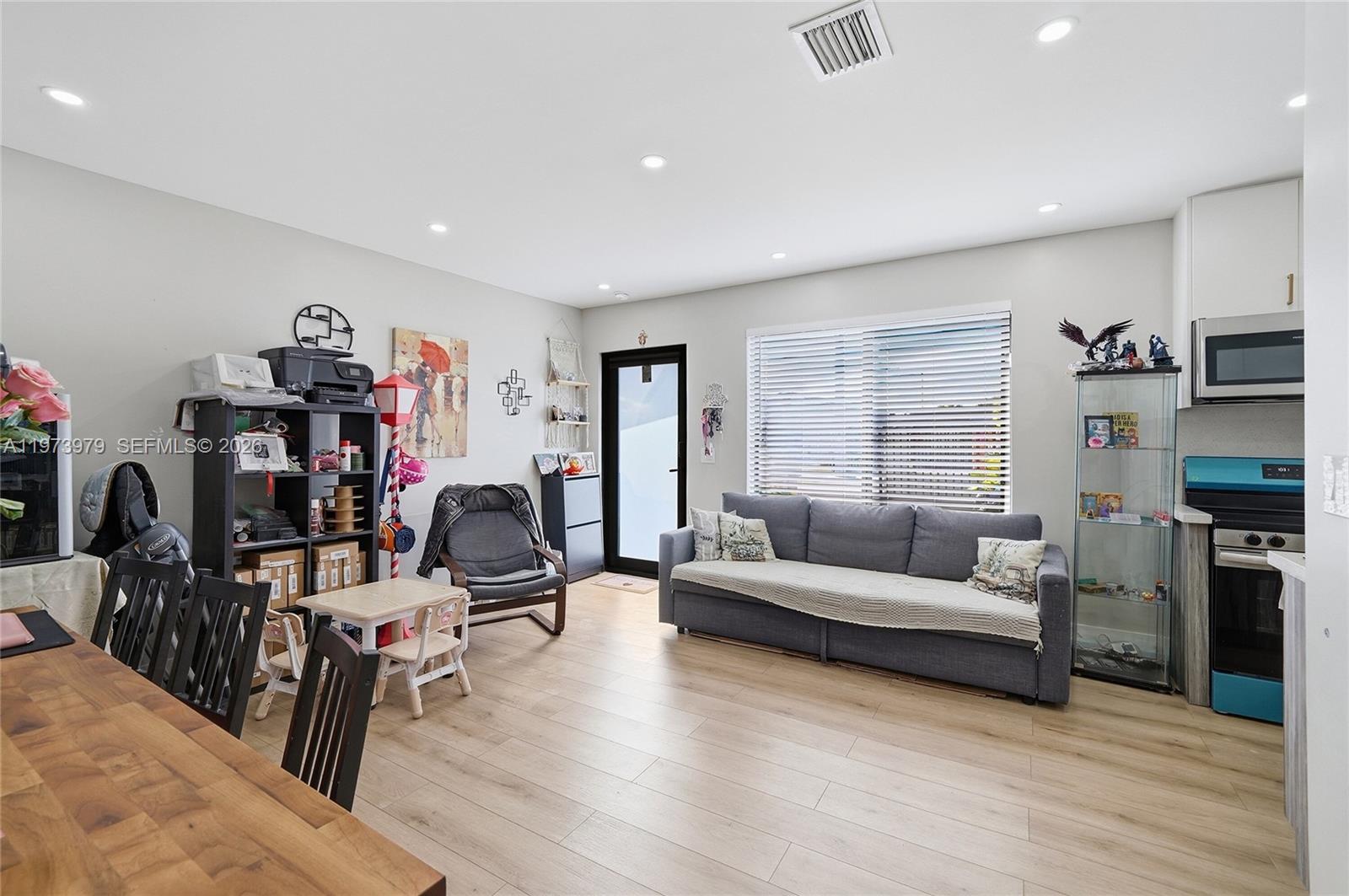   /  1686 кв.футов $ 2026-02-28 0 Фото