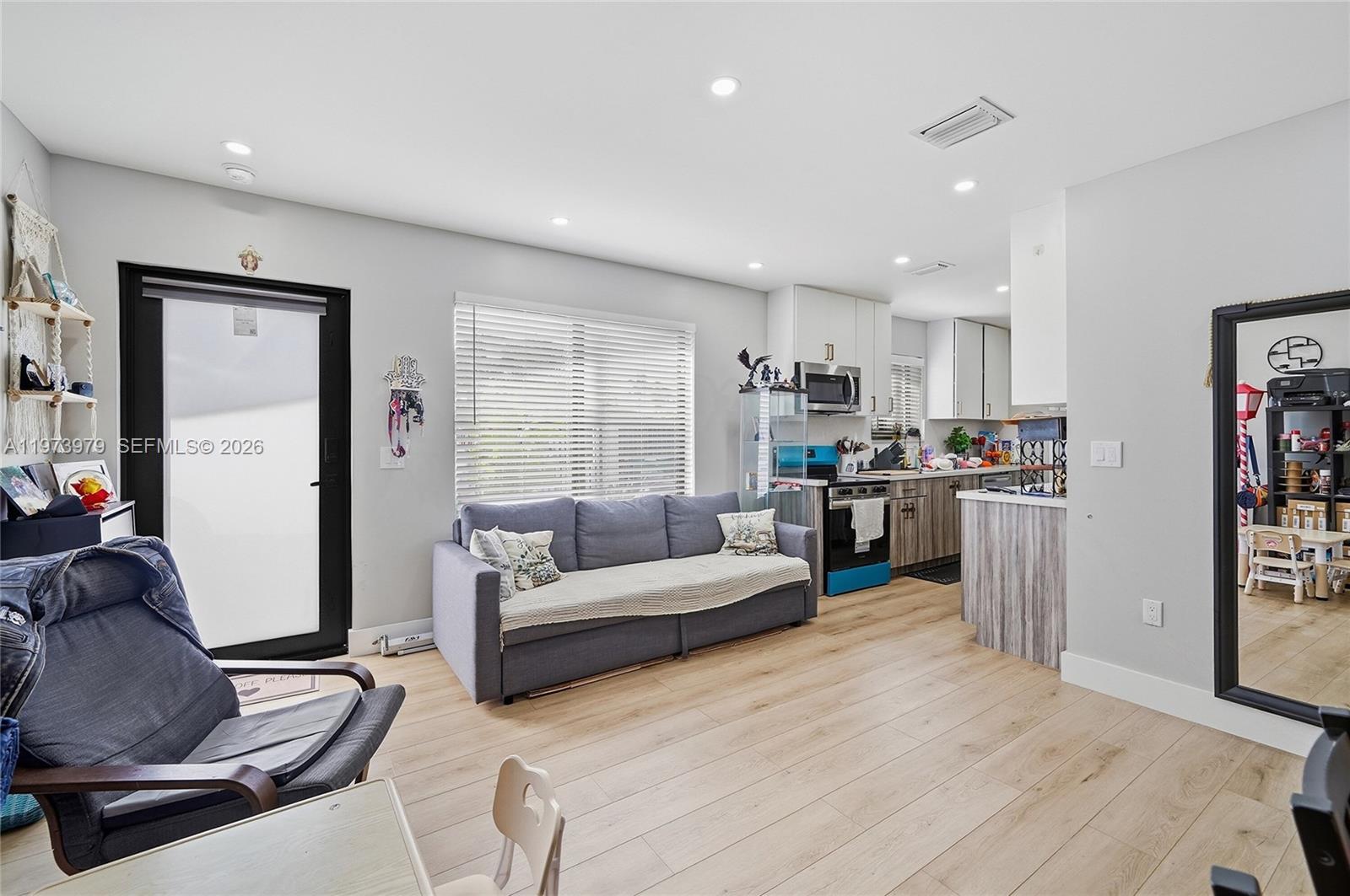   /  1686 кв.футов $ 2026-02-28 0 Фото