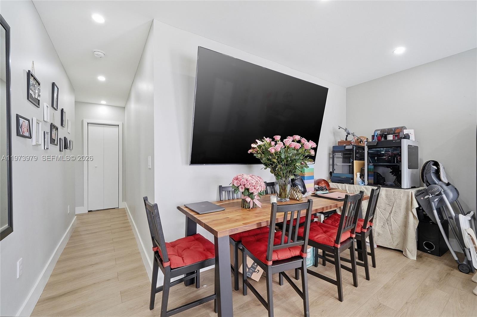   /  1686 кв.футов $ 2026-02-28 0 Фото