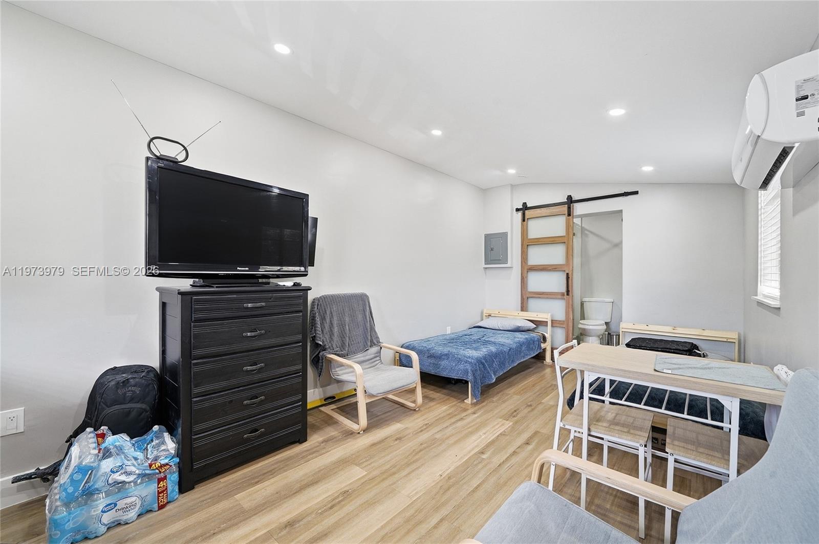   /  1686 кв.футов $ 2026-02-28 0 Фото