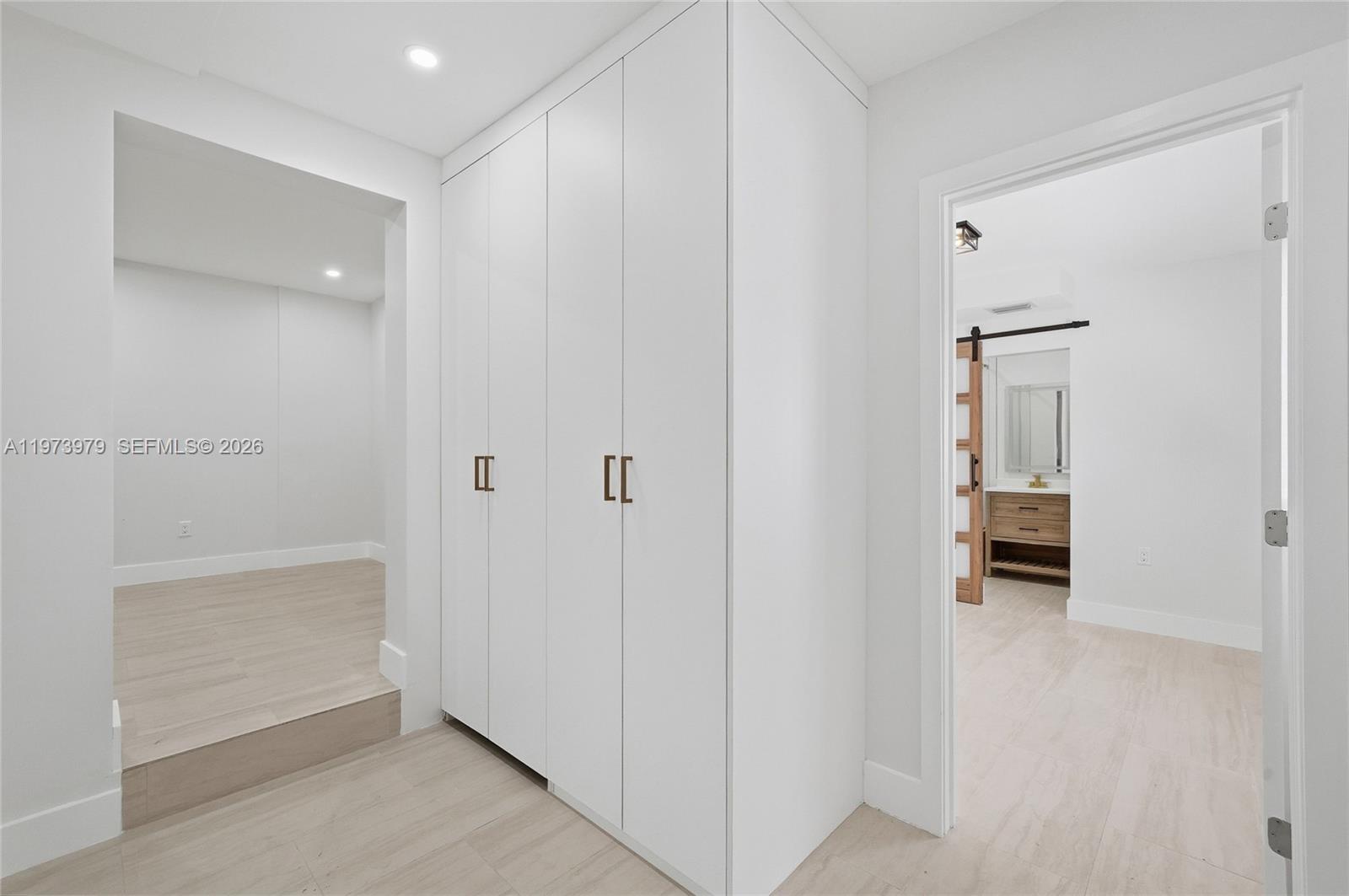   /  1686 кв.футов $ 2026-02-28 0 Фото