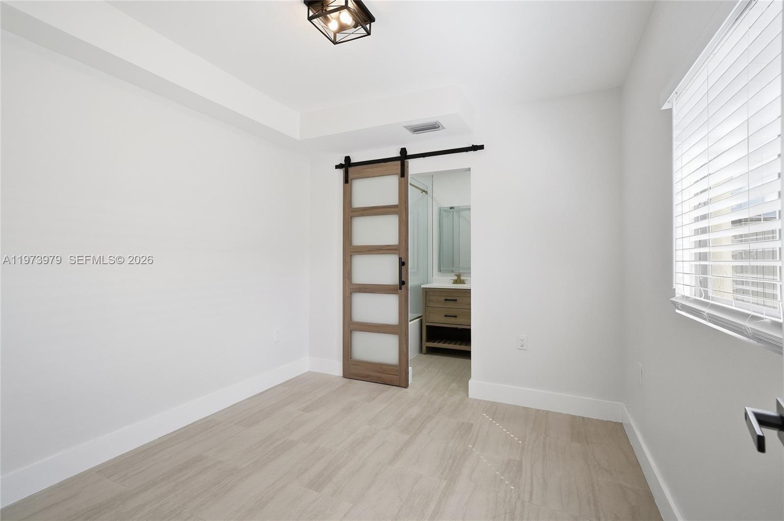   /  1686 кв.футов $ 2026-02-28 0 Фото