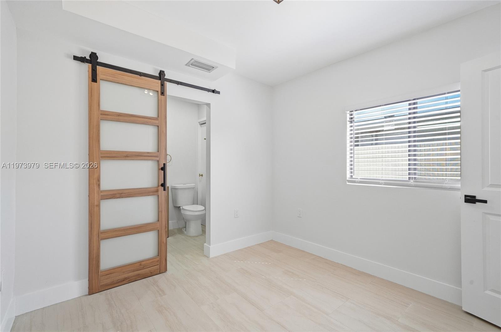   /  1686 кв.футов $ 2026-02-28 0 Фото