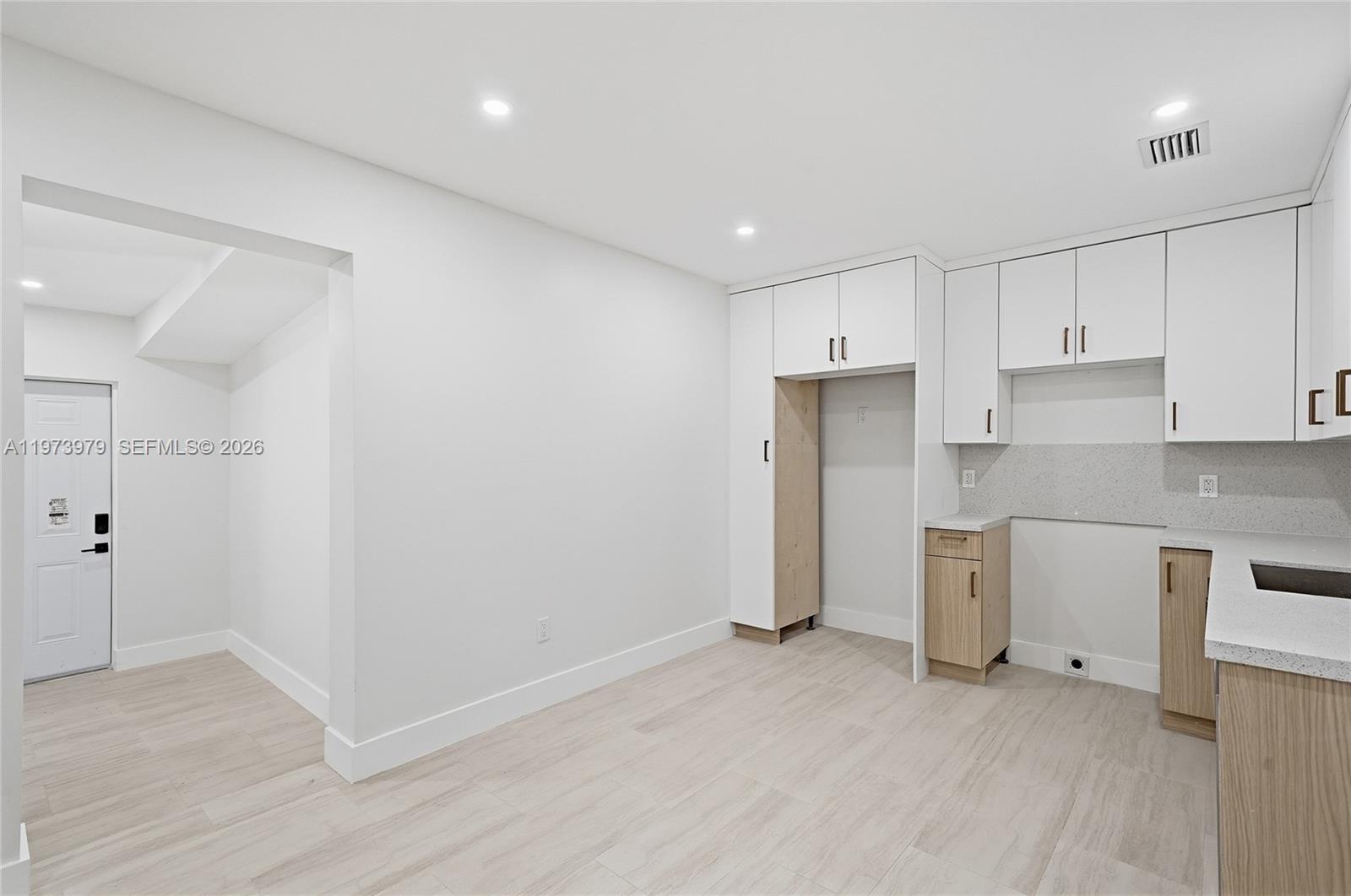   /  1686 кв.футов $ 2026-02-28 0 Фото