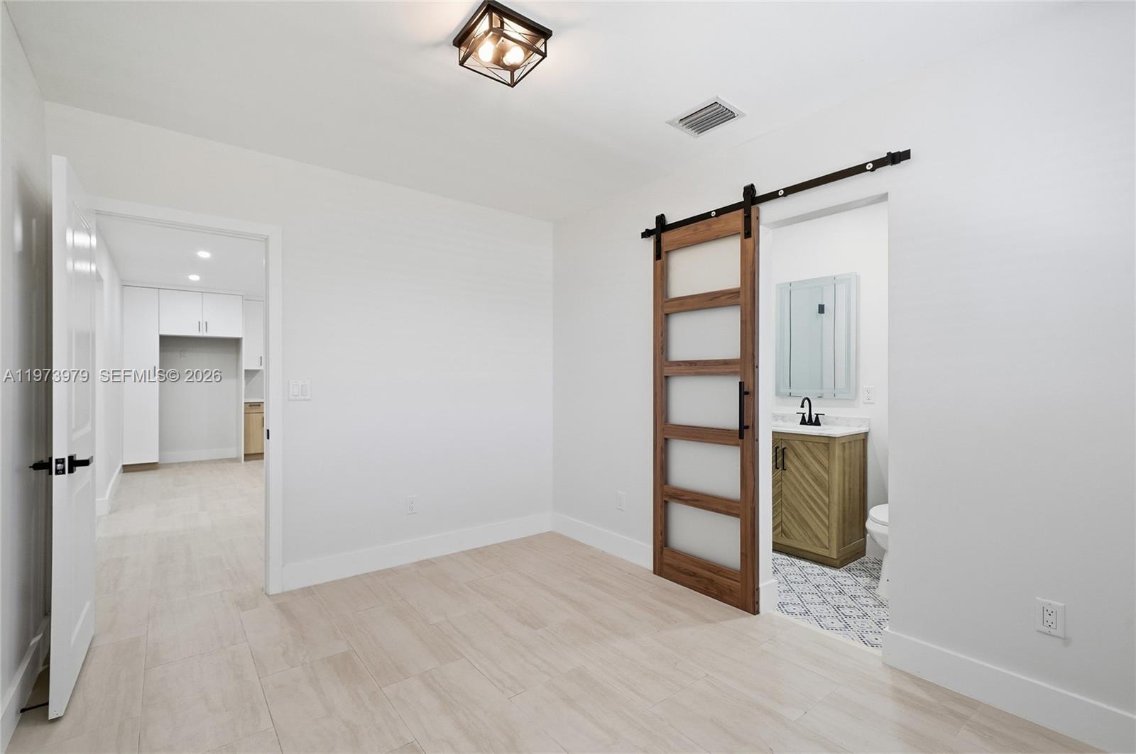   /  1686 кв.футов $ 2026-02-28 0 Фото